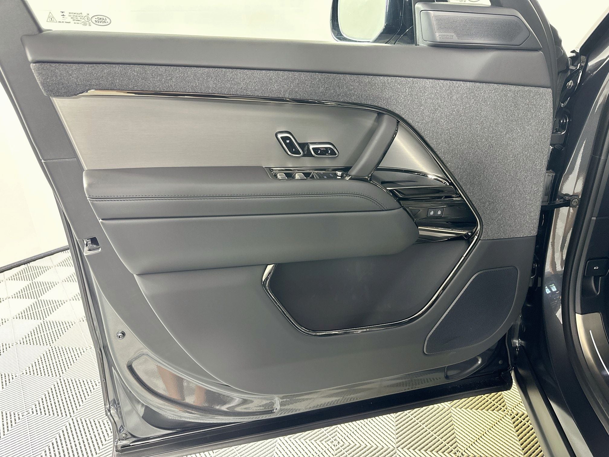 2026 Land Rover Range Rover Sport SE