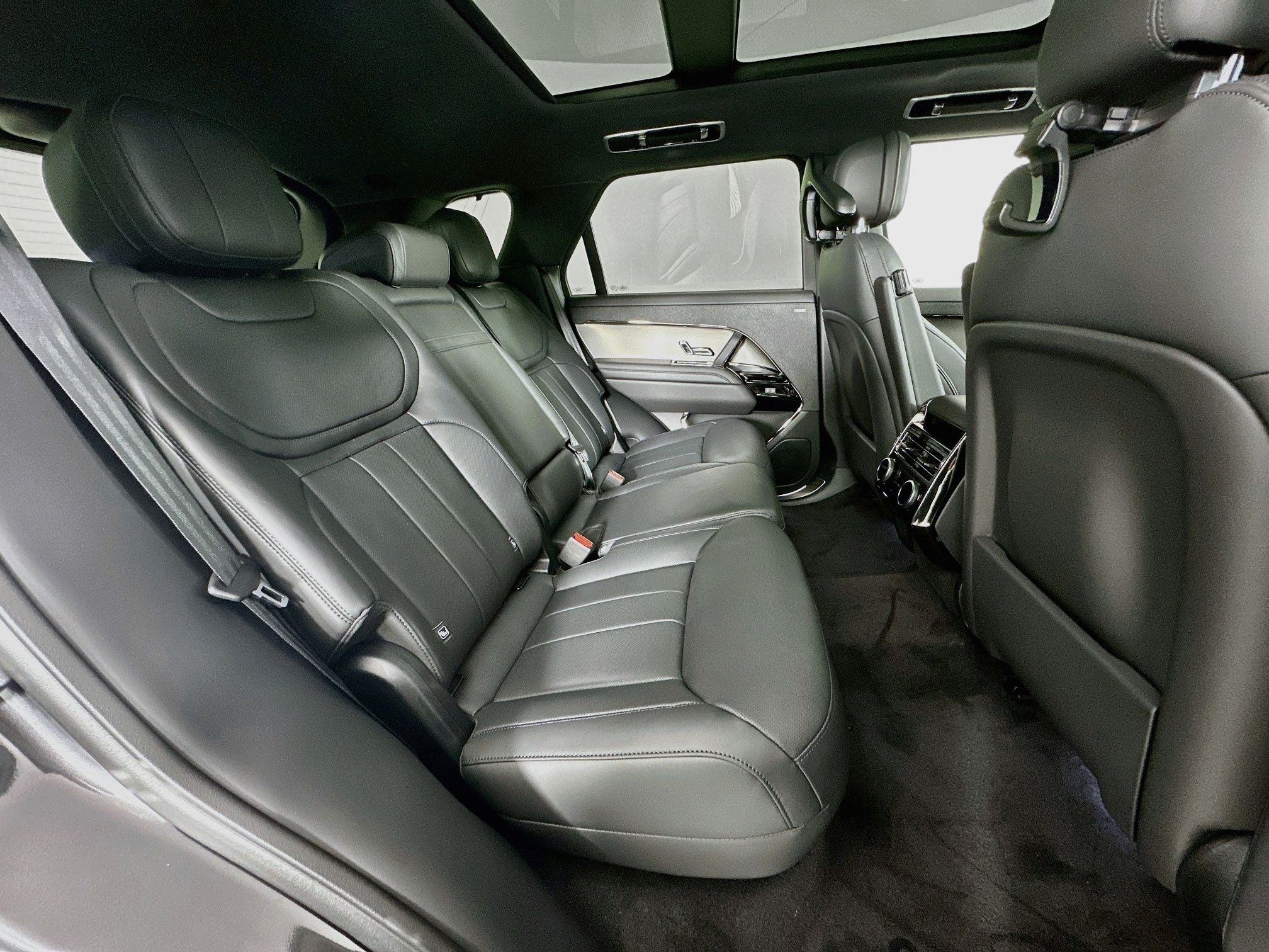 2026 Land Rover Range Rover Sport SE
