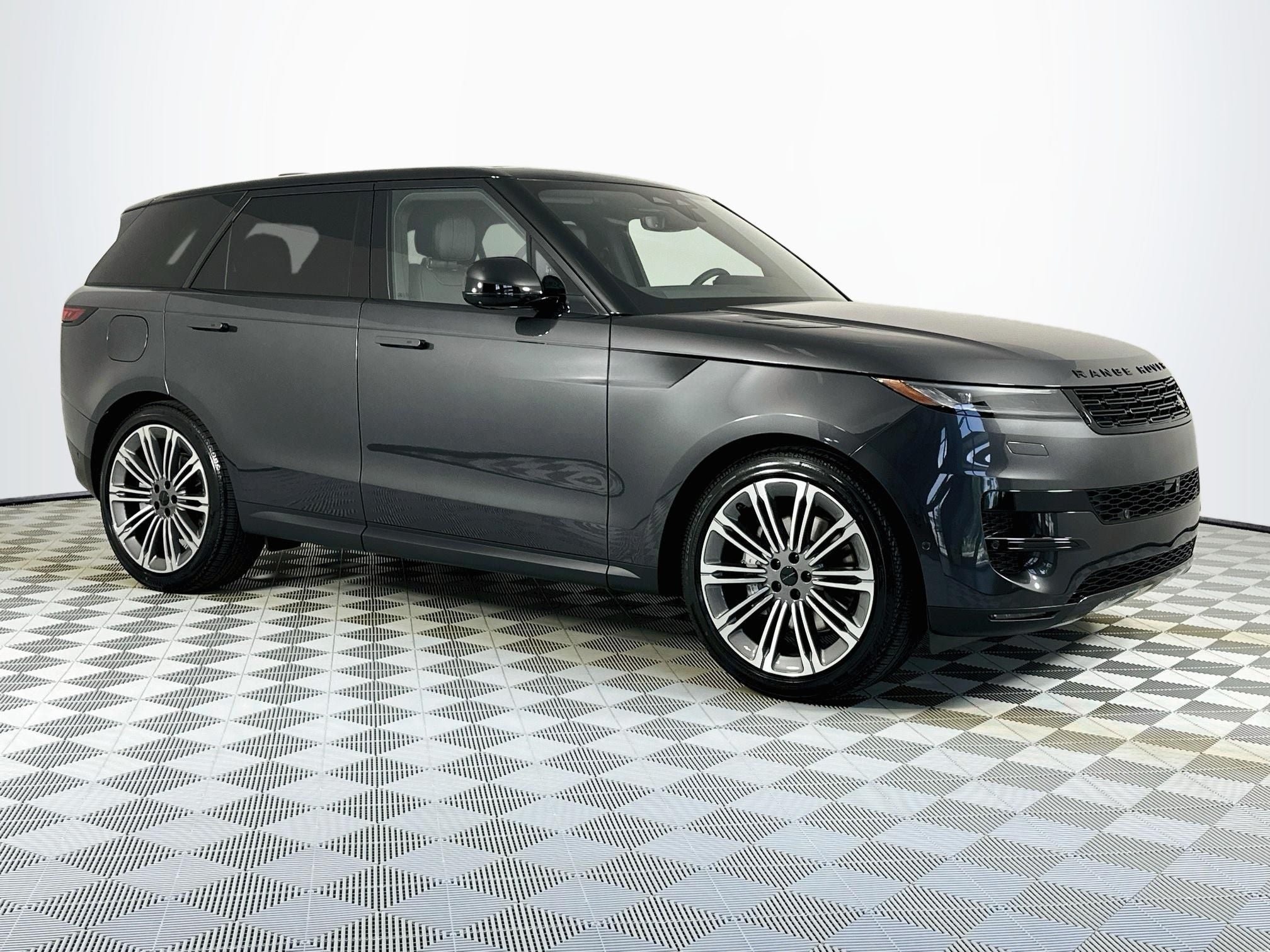 2026 Land Rover Range Rover Sport SE