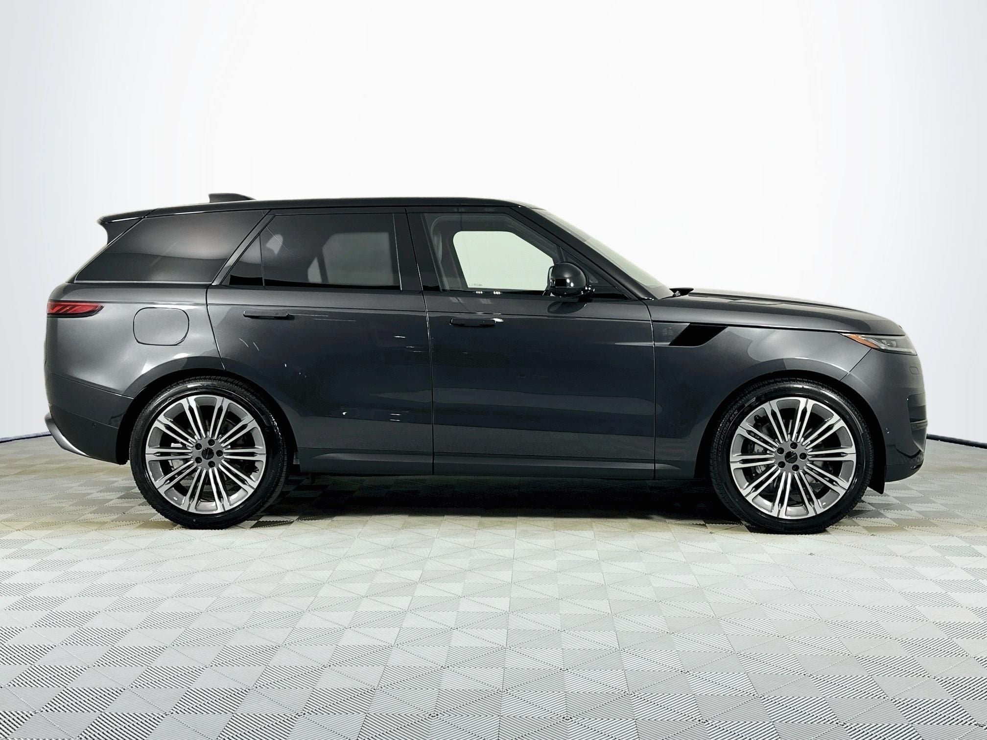 2026 Land Rover Range Rover Sport SE