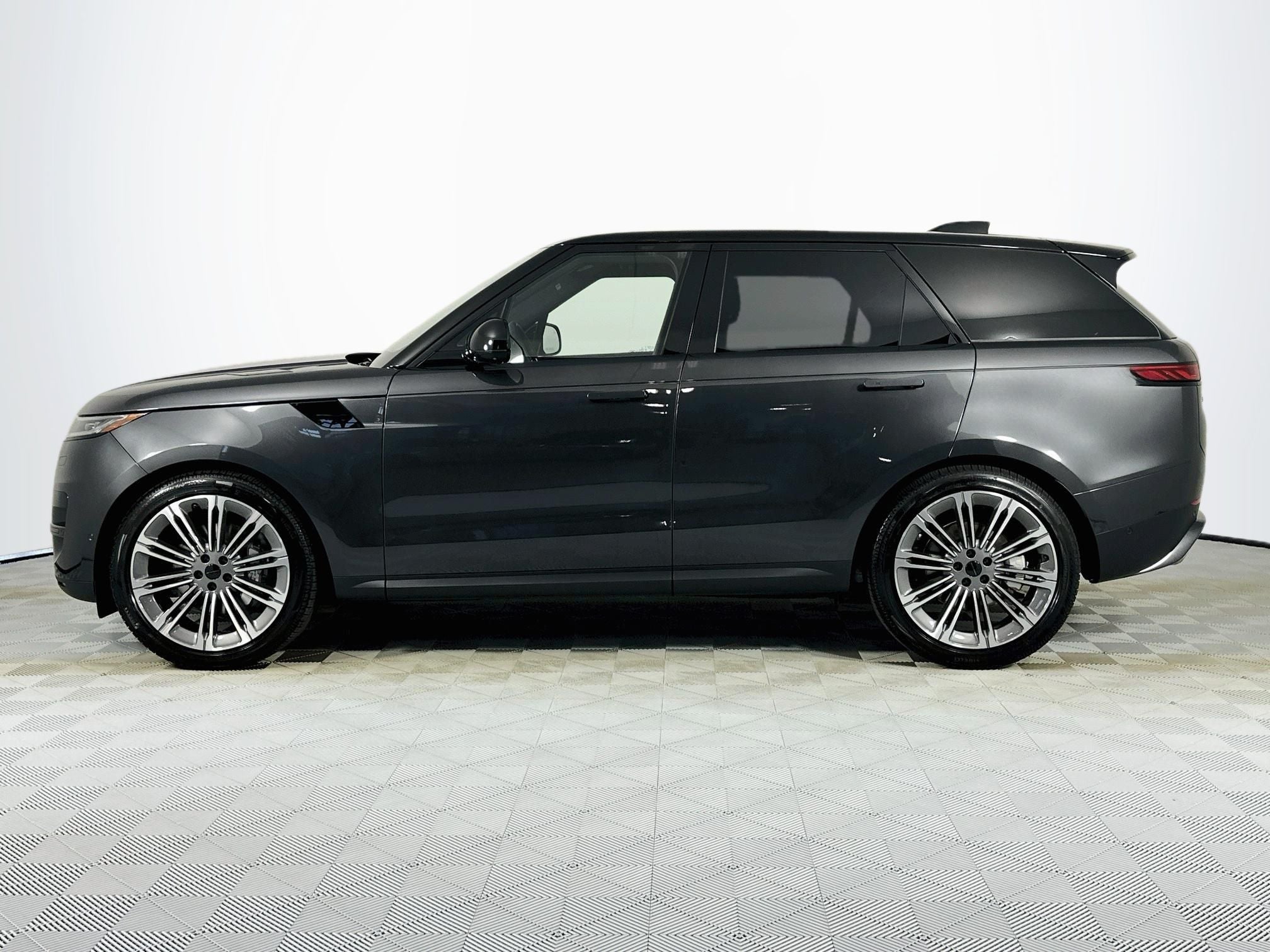 2026 Land Rover Range Rover Sport SE