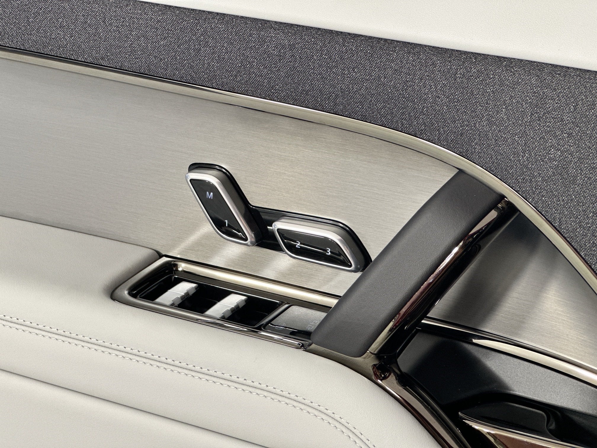 2026 Land Rover Range Rover Sport SE