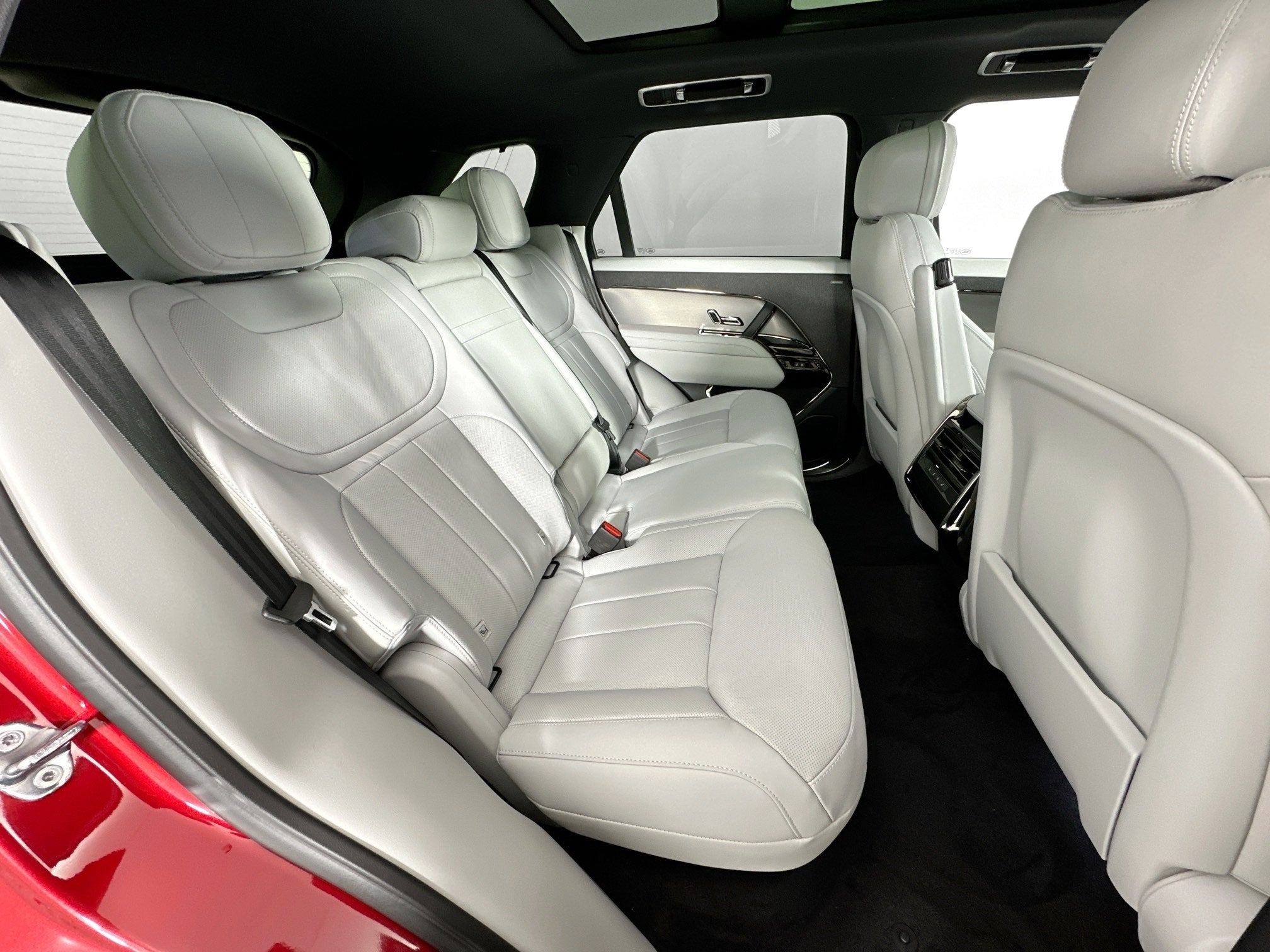 2026 Land Rover Range Rover Sport SE