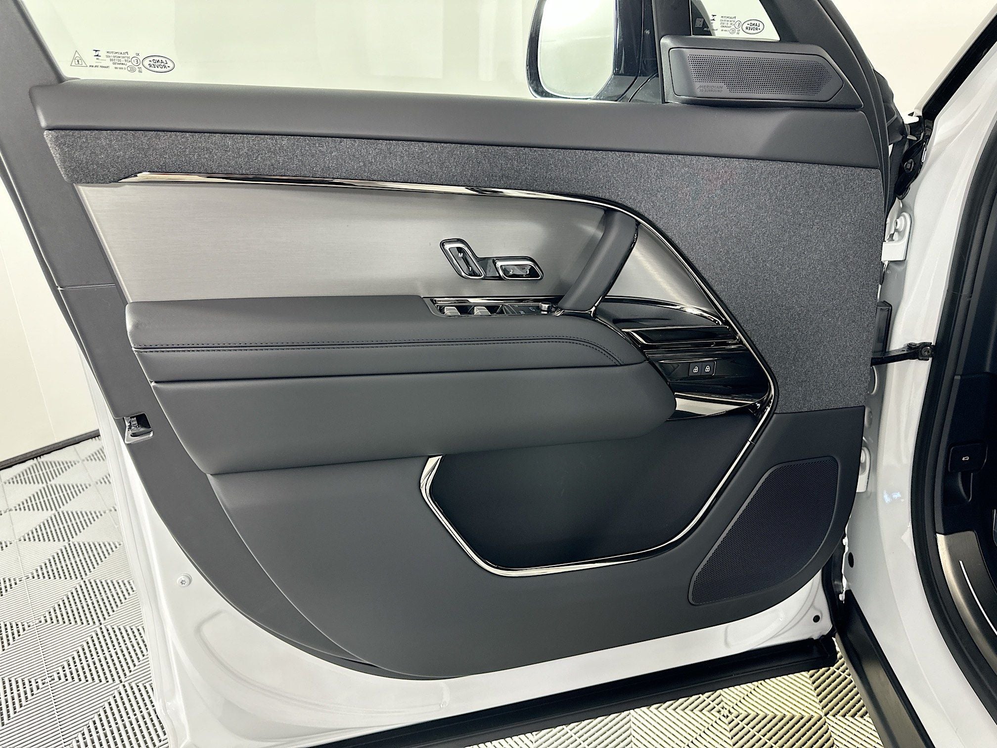 2026 Land Rover Range Rover Sport SE