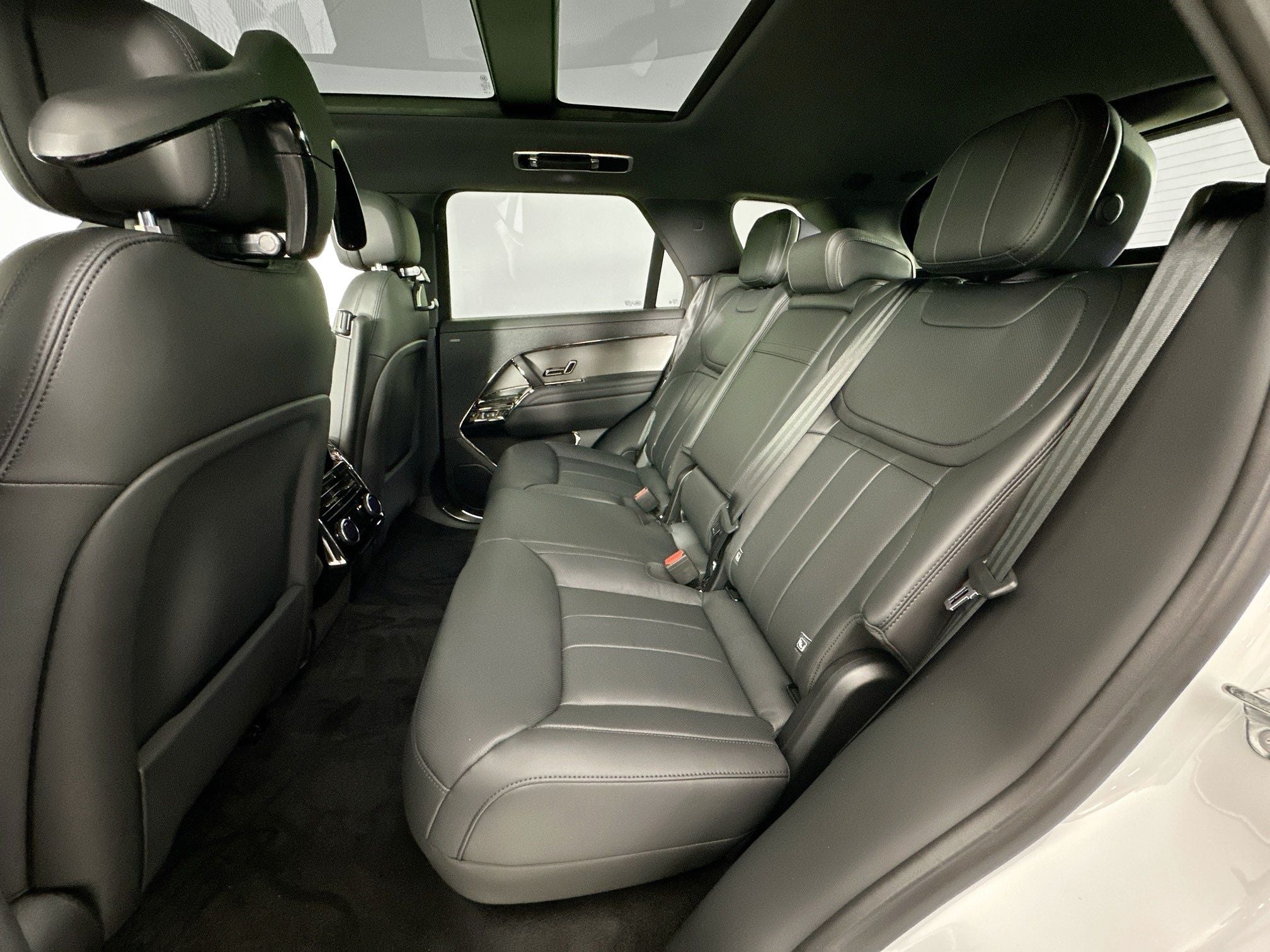 2026 Land Rover Range Rover Sport SE