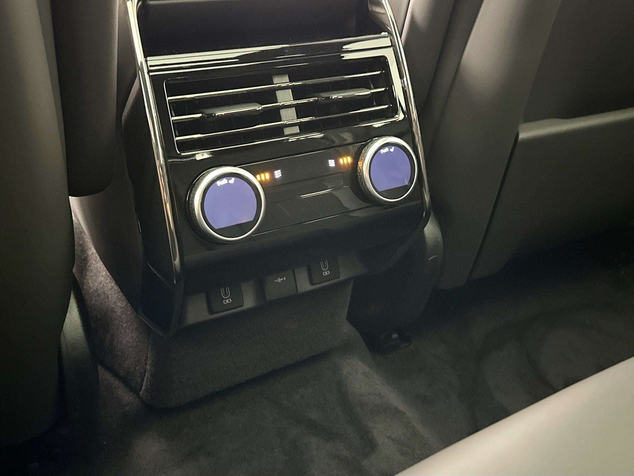 2026 Land Rover Range Rover Sport SE
