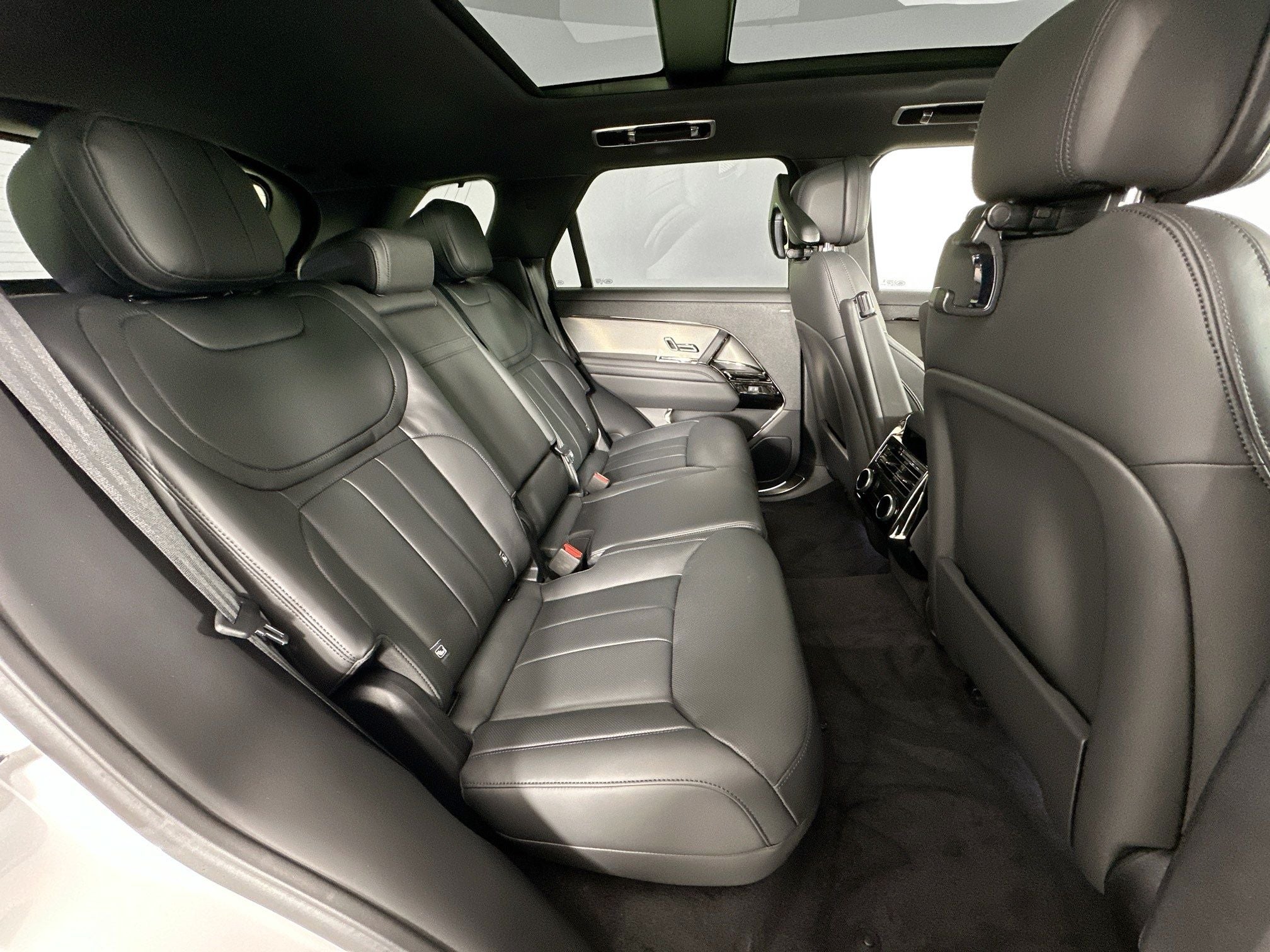 2026 Land Rover Range Rover Sport SE