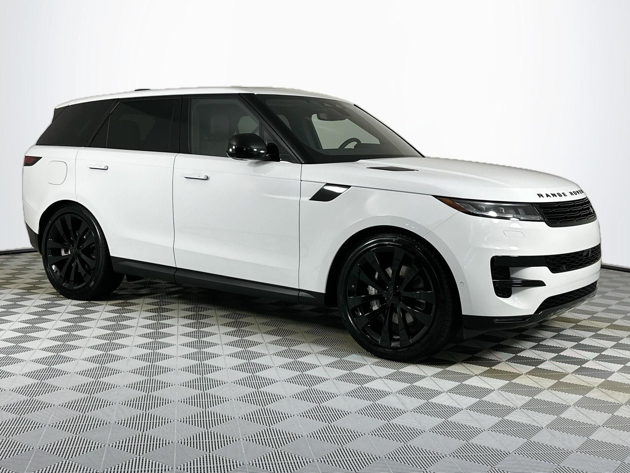 2026 Land Rover Range Rover Sport SE