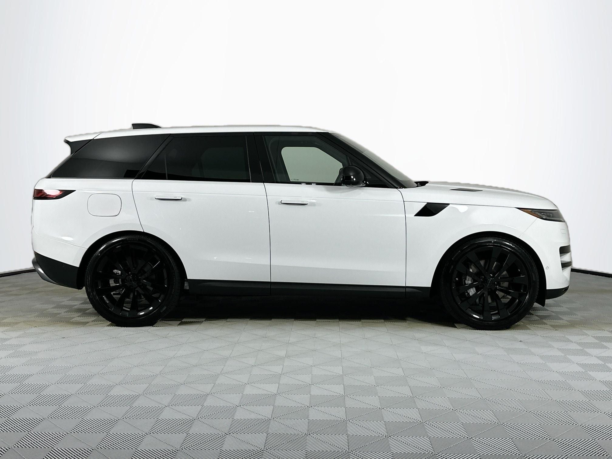 2026 Land Rover Range Rover Sport SE
