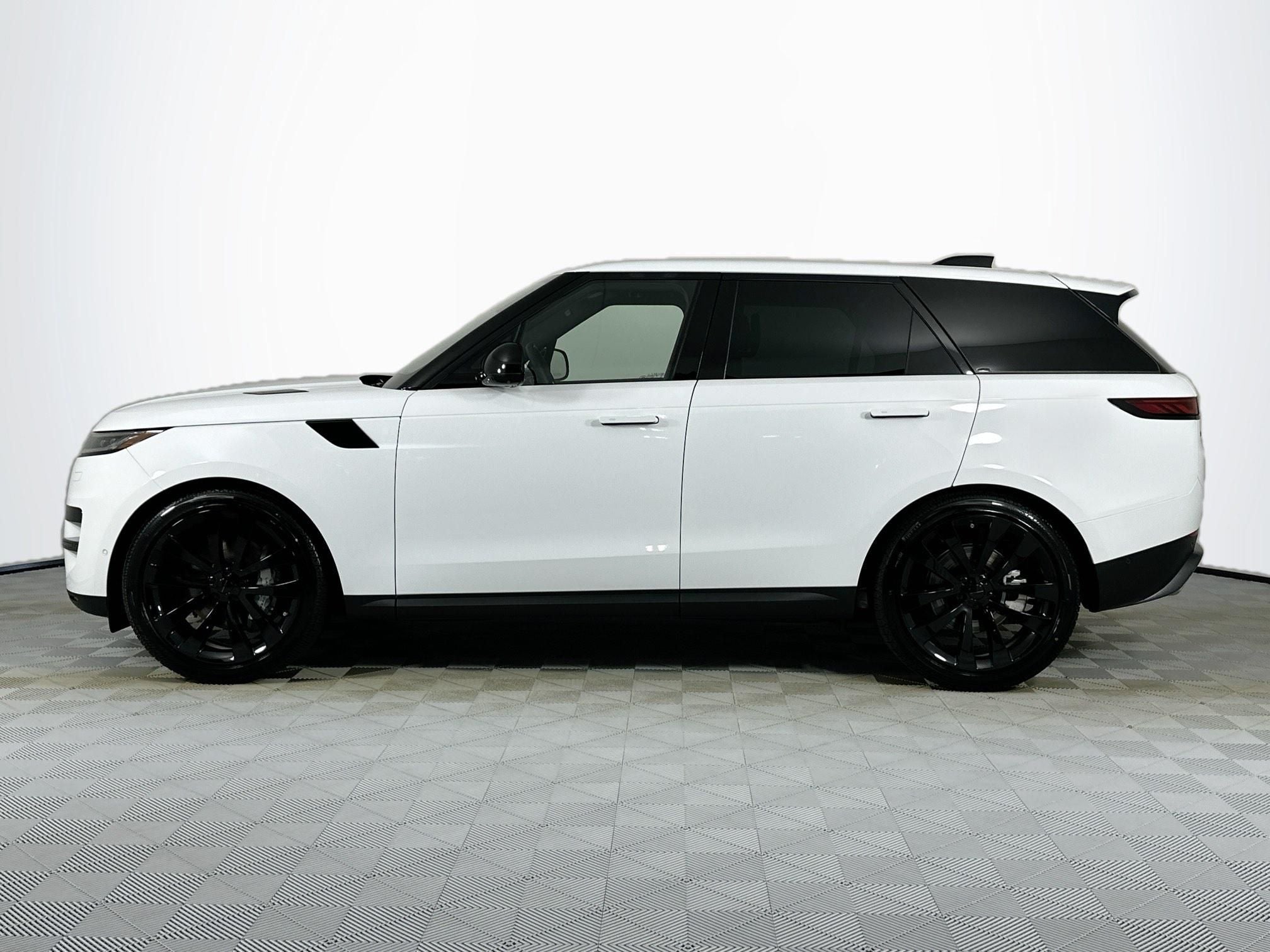 2026 Land Rover Range Rover Sport SE