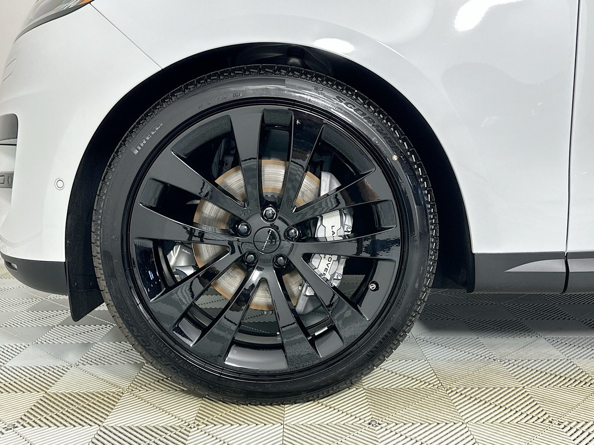 2026 Land Rover Range Rover Sport SE
