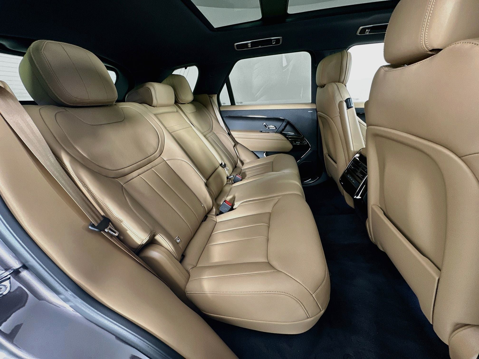 2026 Land Rover Range Rover Sport SE