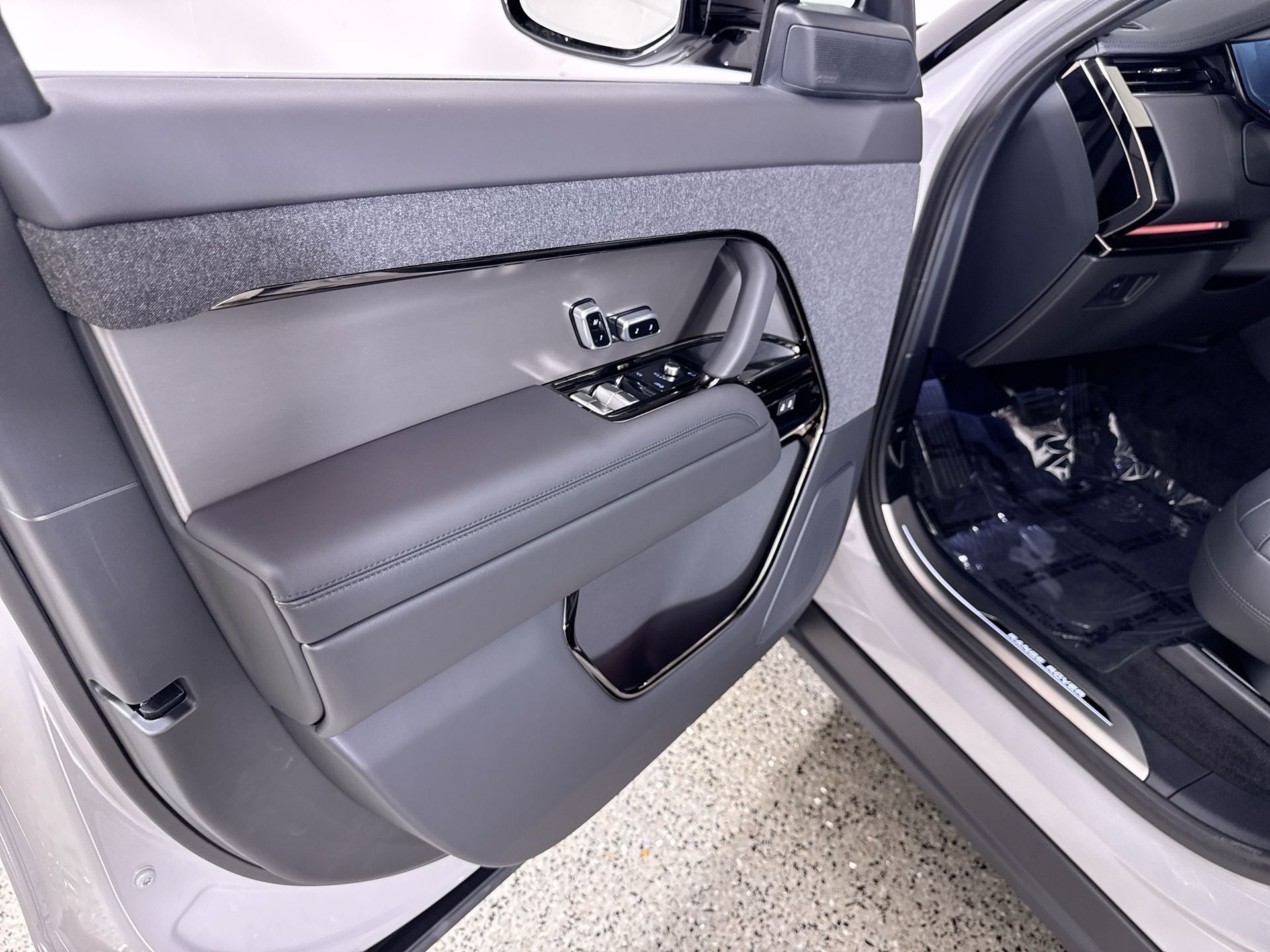 2027 Land Rover Range Rover Sport SE