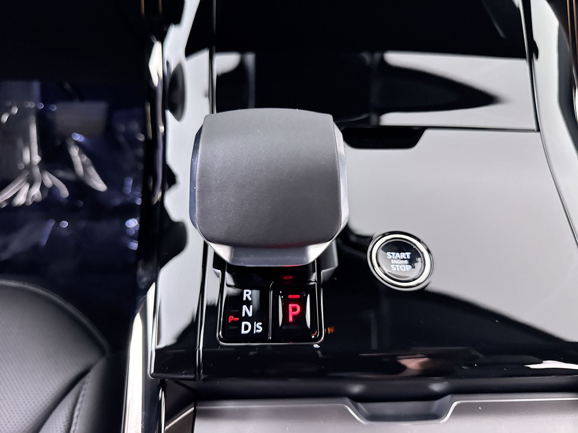 2027 Land Rover Range Rover Sport SE