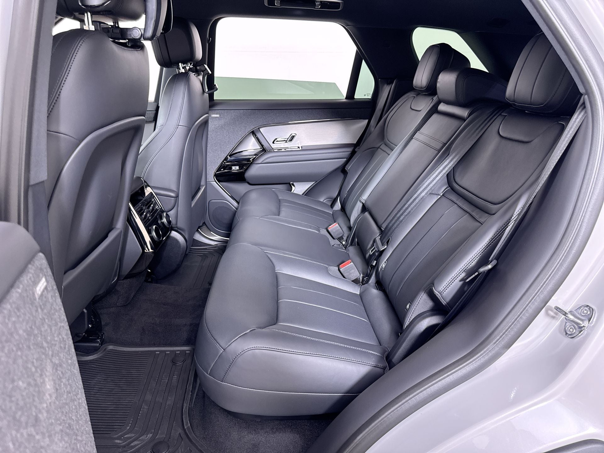 2027 Land Rover Range Rover Sport SE