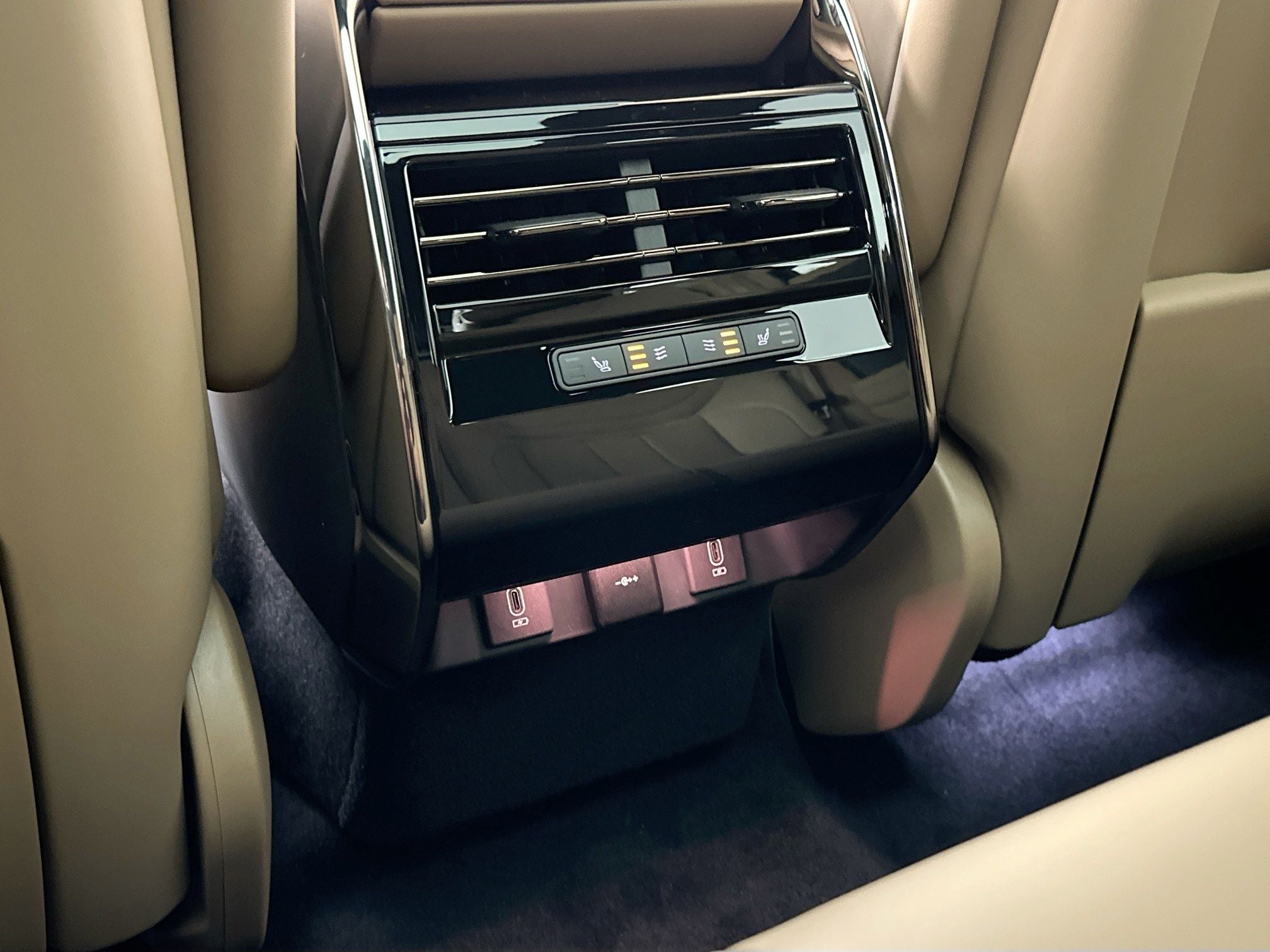 2026 Land Rover Range Rover Sport SE