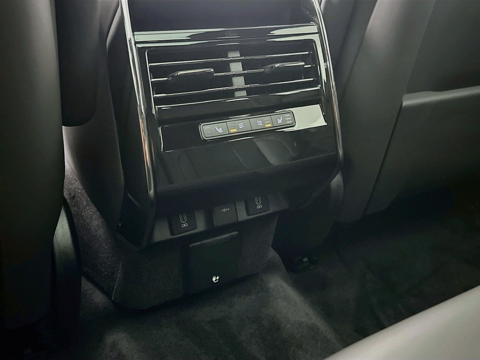 2026 Land Rover Range Rover Sport SE