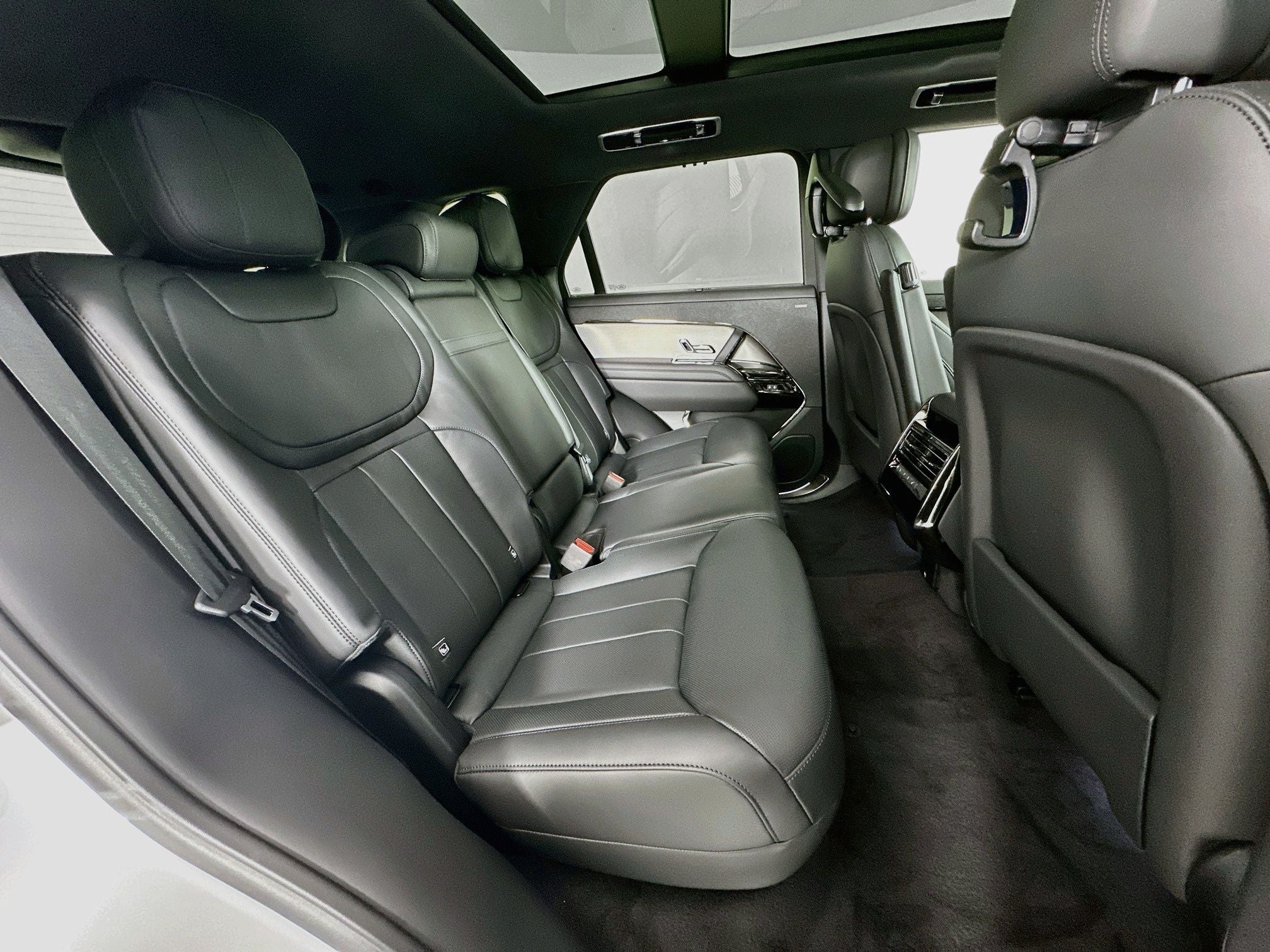 2026 Land Rover Range Rover Sport SE