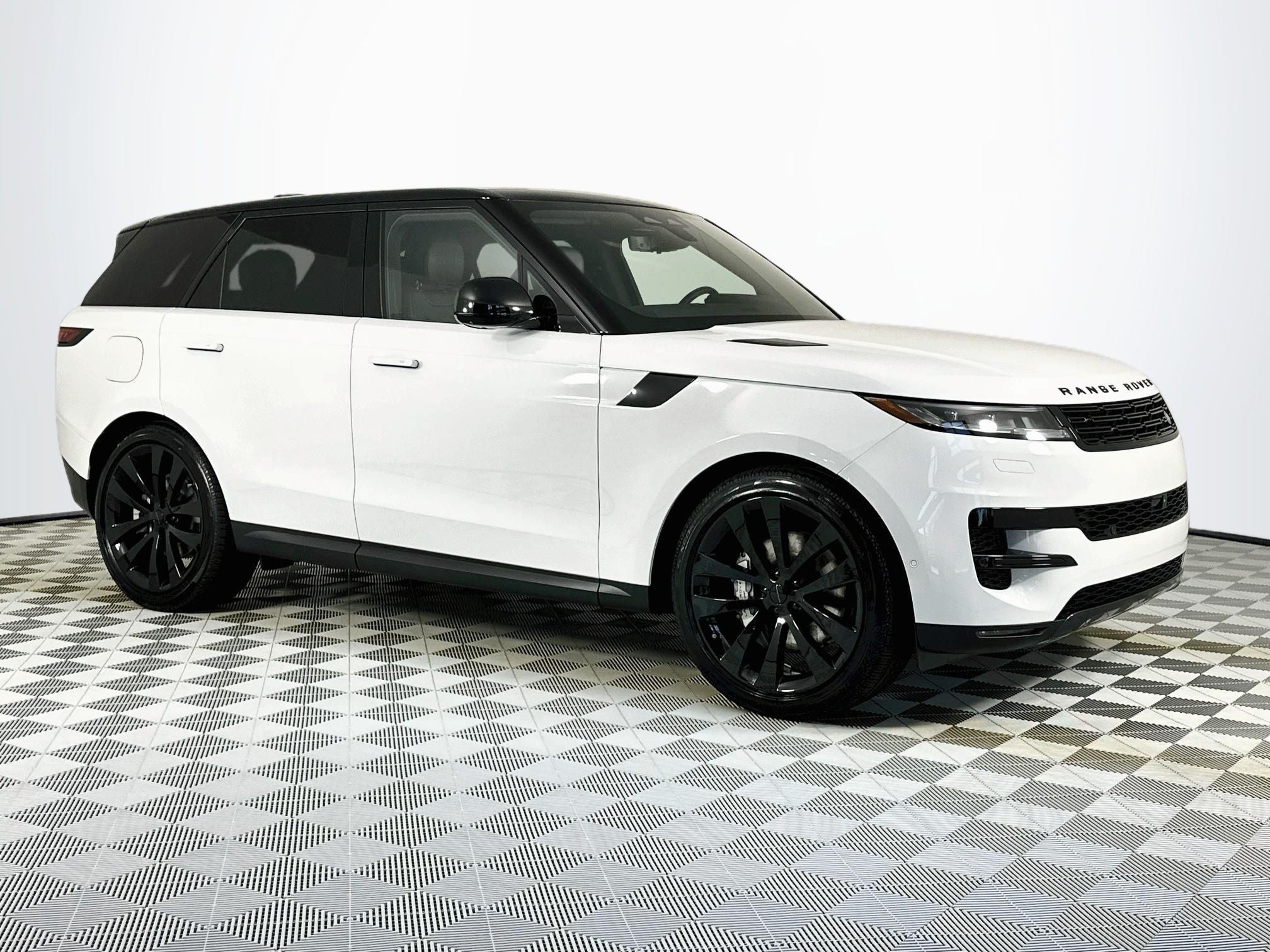 2026 Land Rover Range Rover Sport SE