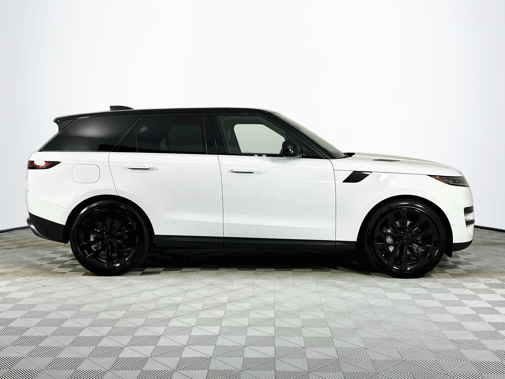2026 Land Rover Range Rover Sport SE