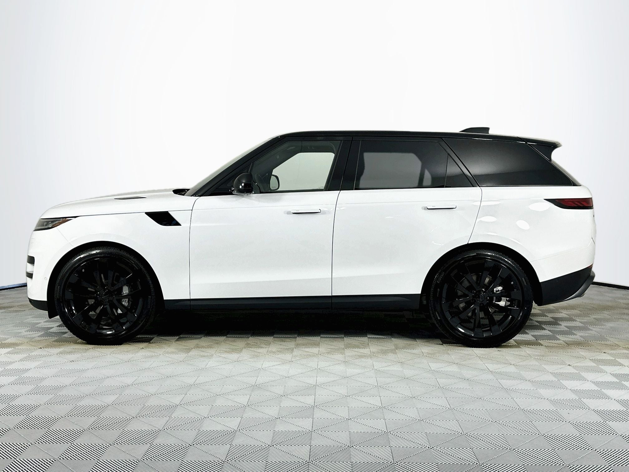 2026 Land Rover Range Rover Sport SE