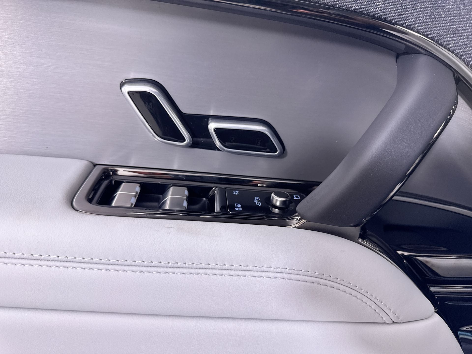 2026 Land Rover Range Rover Sport SE