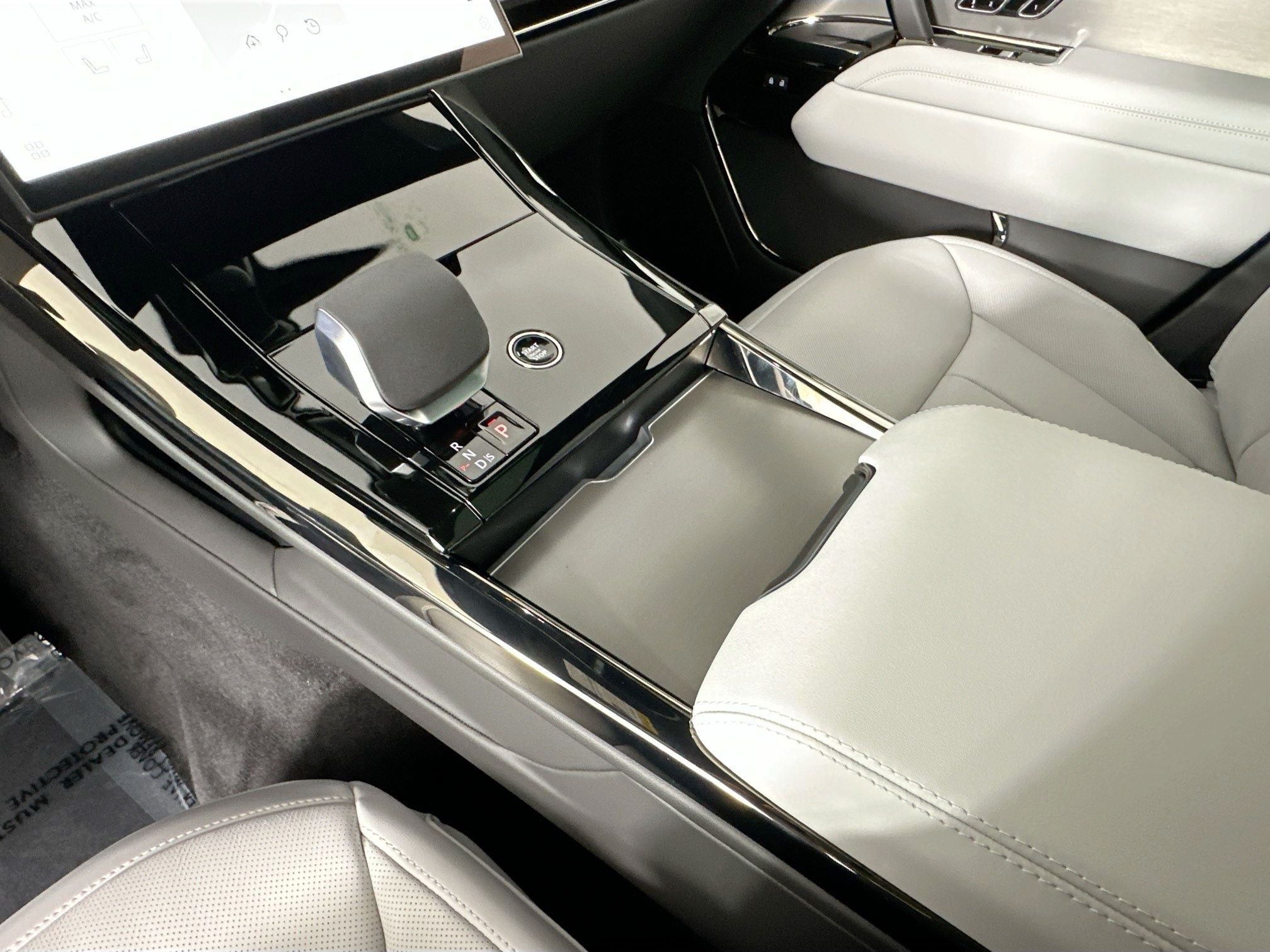 2026 Land Rover Range Rover Sport SE