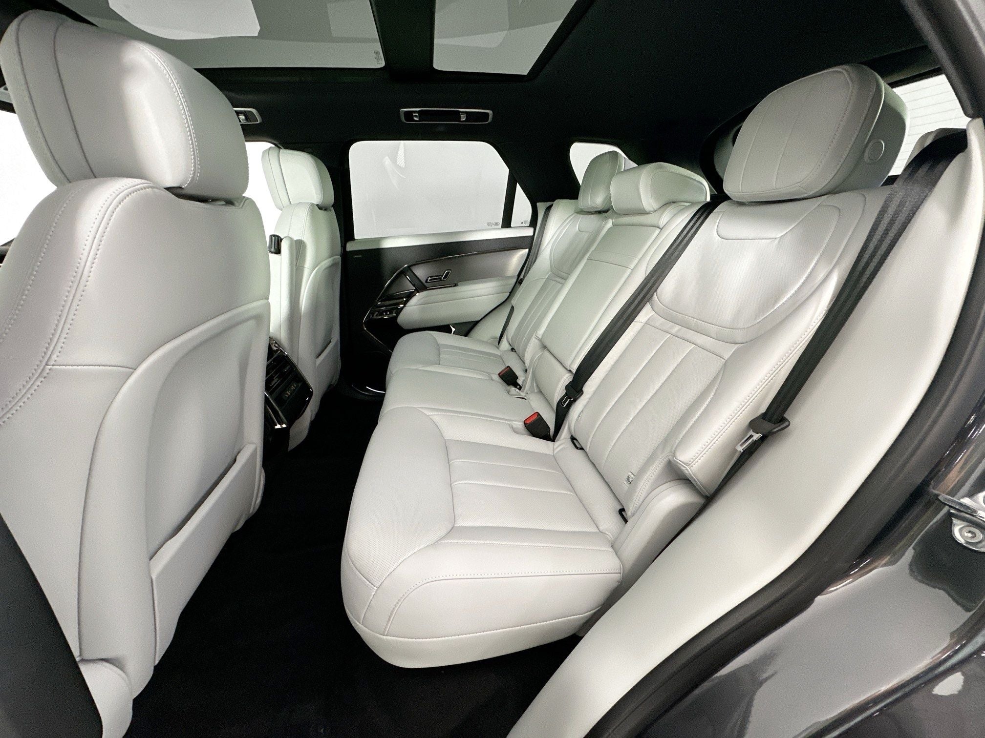 2026 Land Rover Range Rover Sport SE