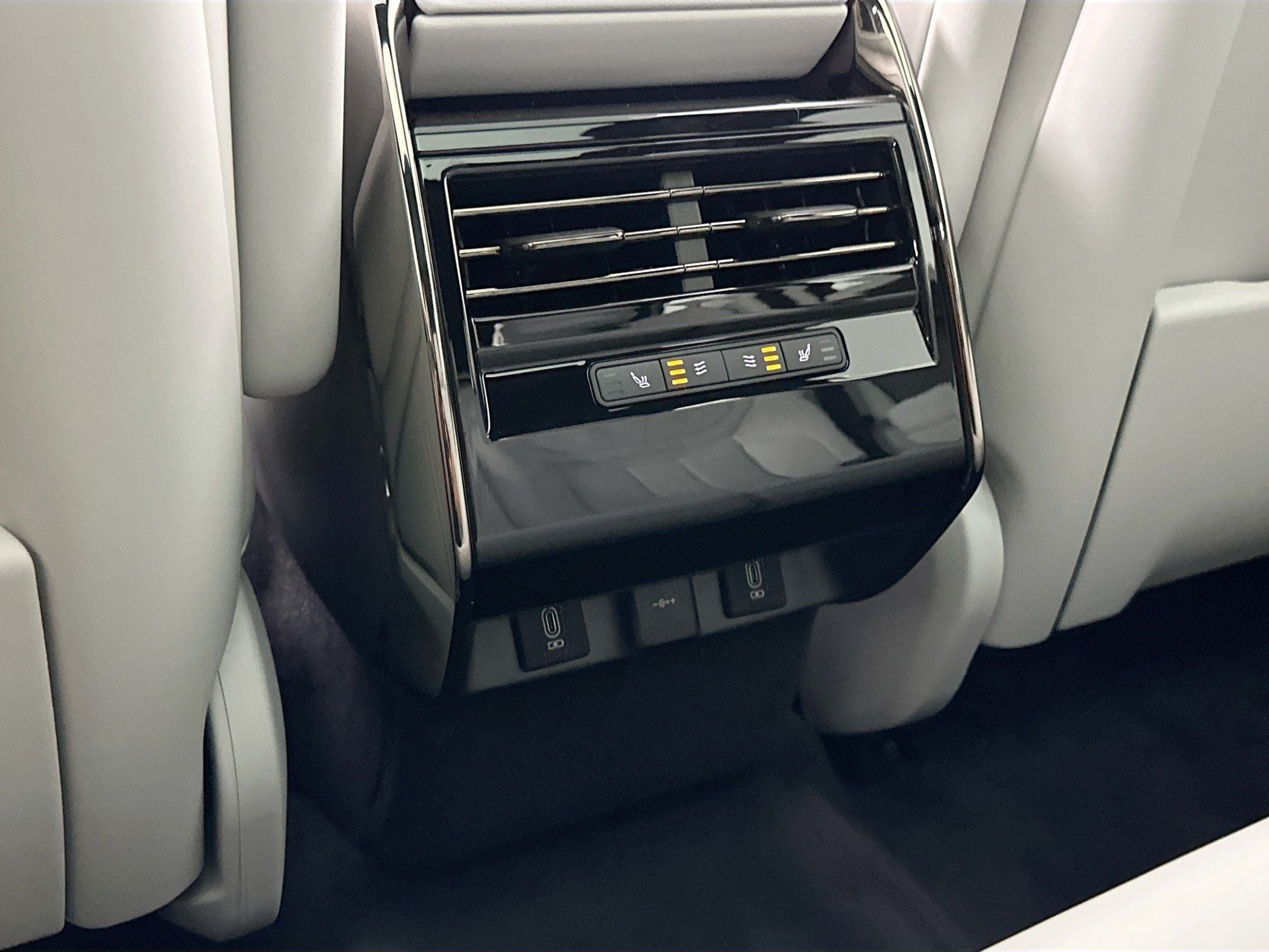 2026 Land Rover Range Rover Sport SE