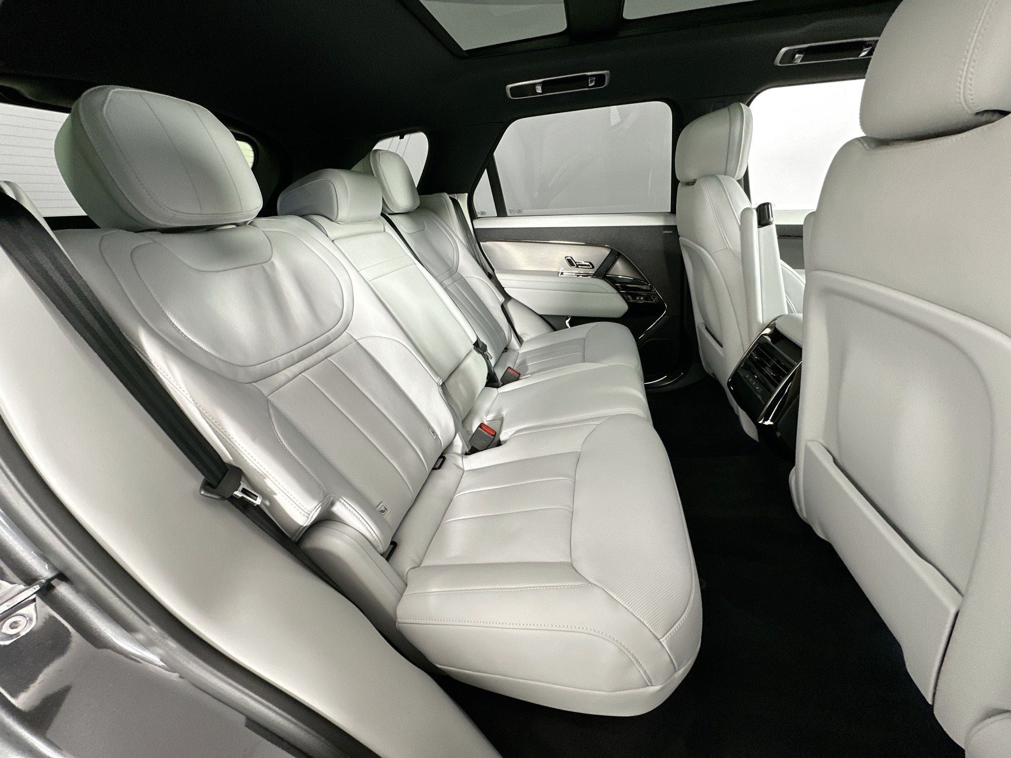 2026 Land Rover Range Rover Sport SE