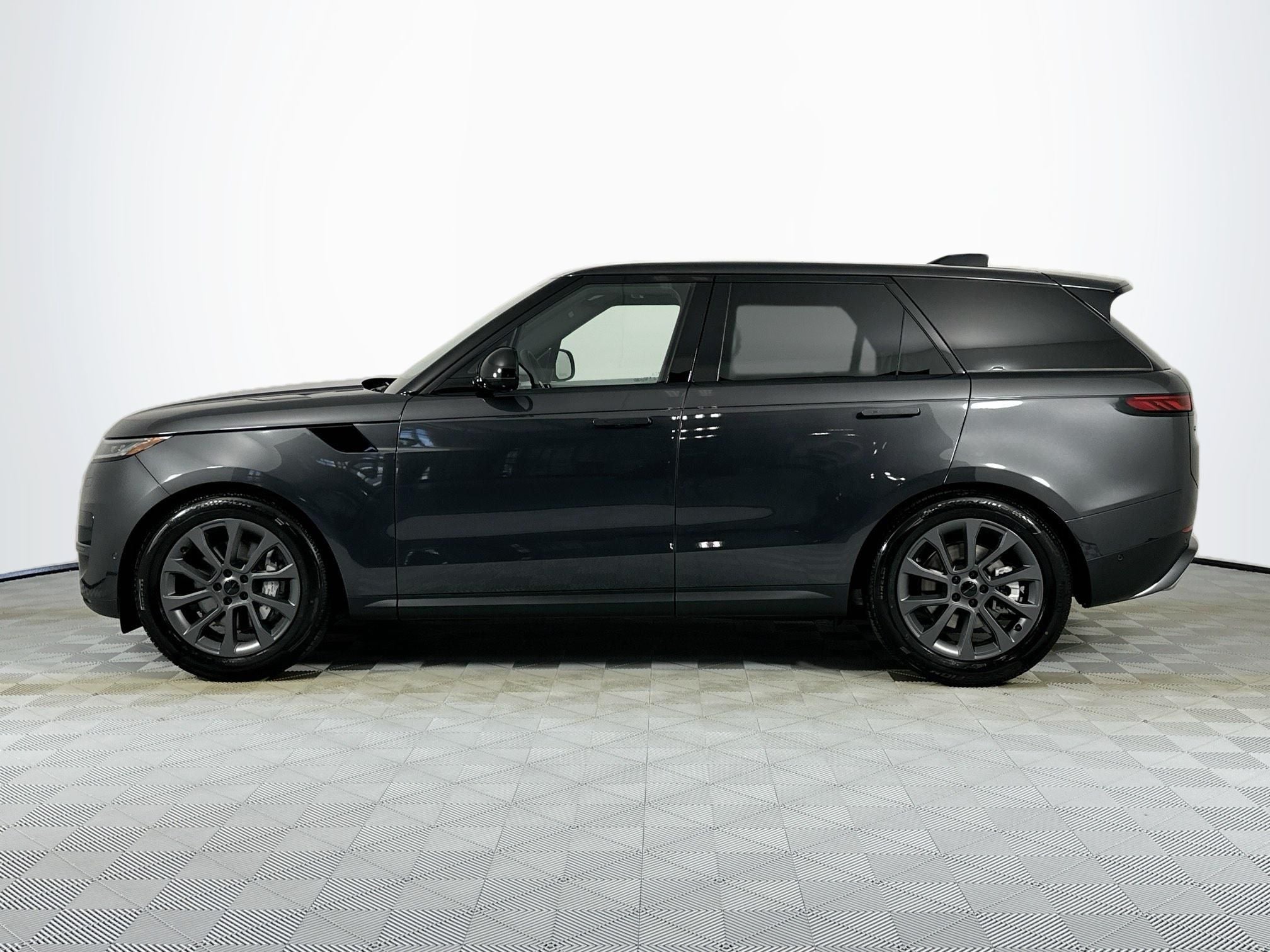 2026 Land Rover Range Rover Sport SE