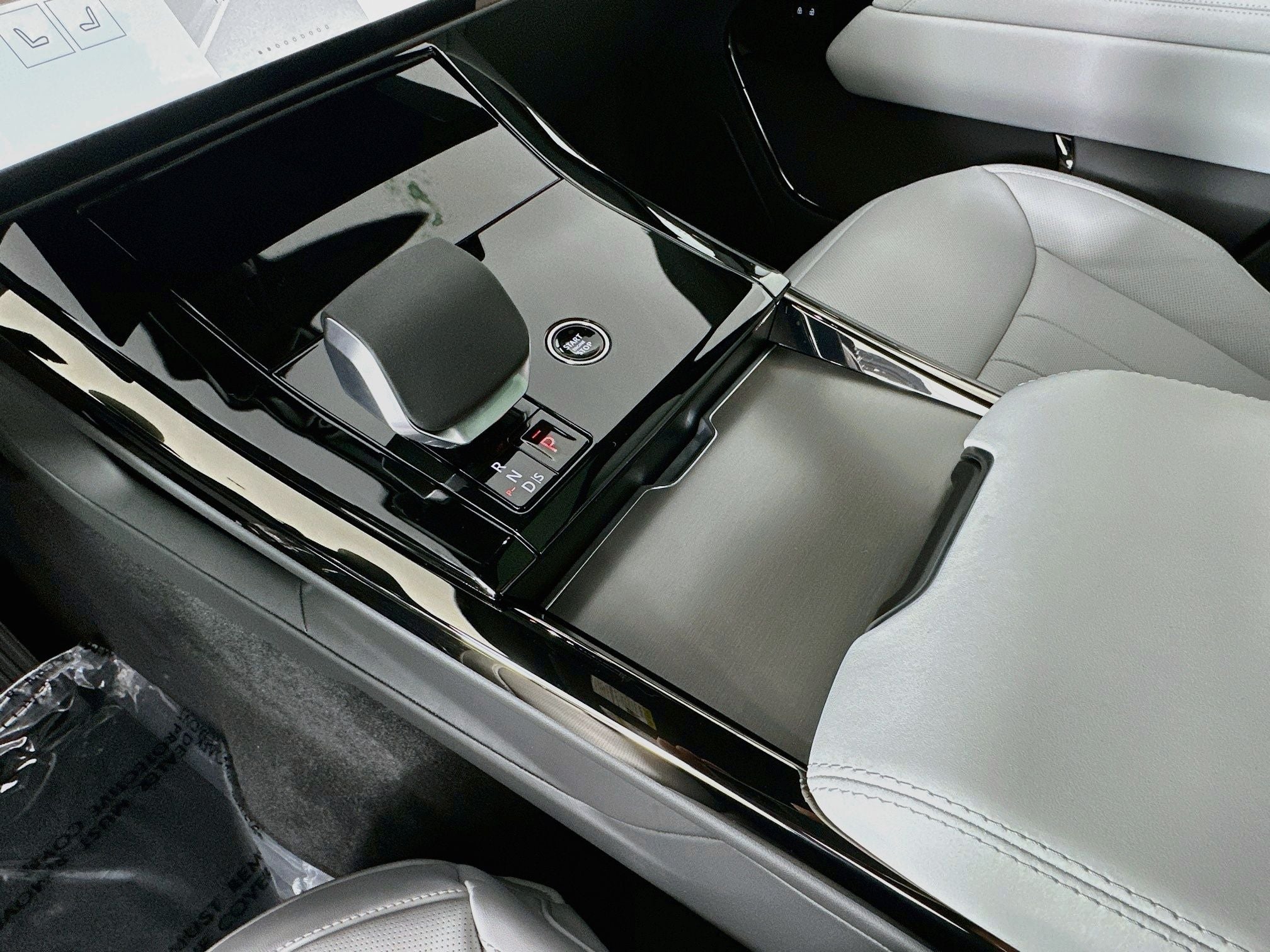 2027 Land Rover Range Rover Sport SE