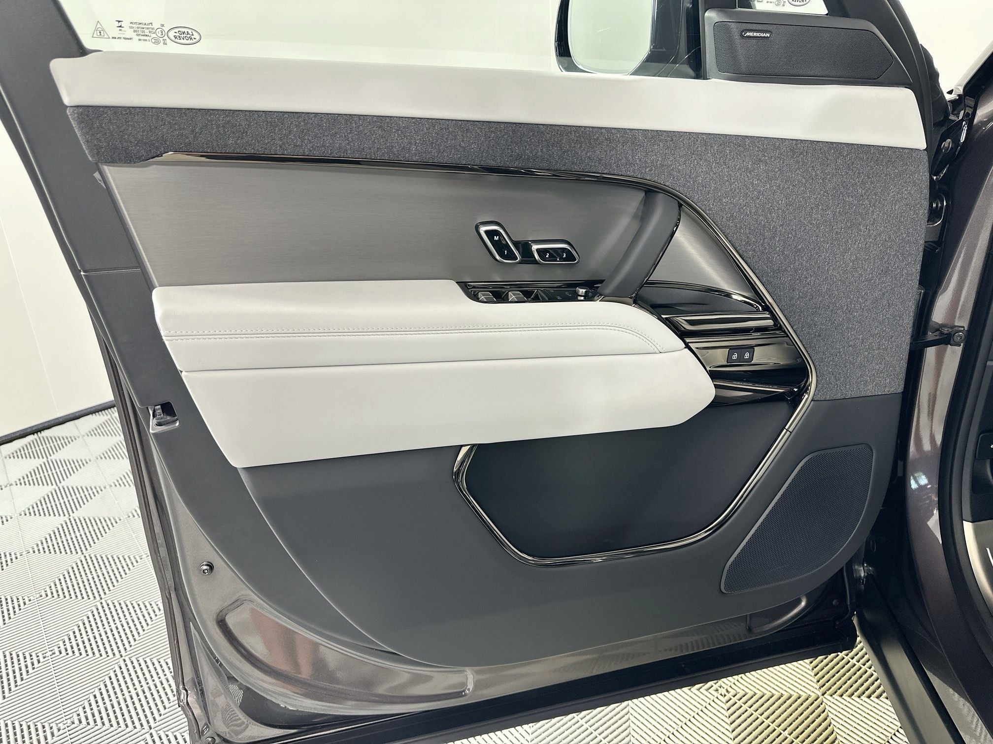 2027 Land Rover Range Rover Sport SE