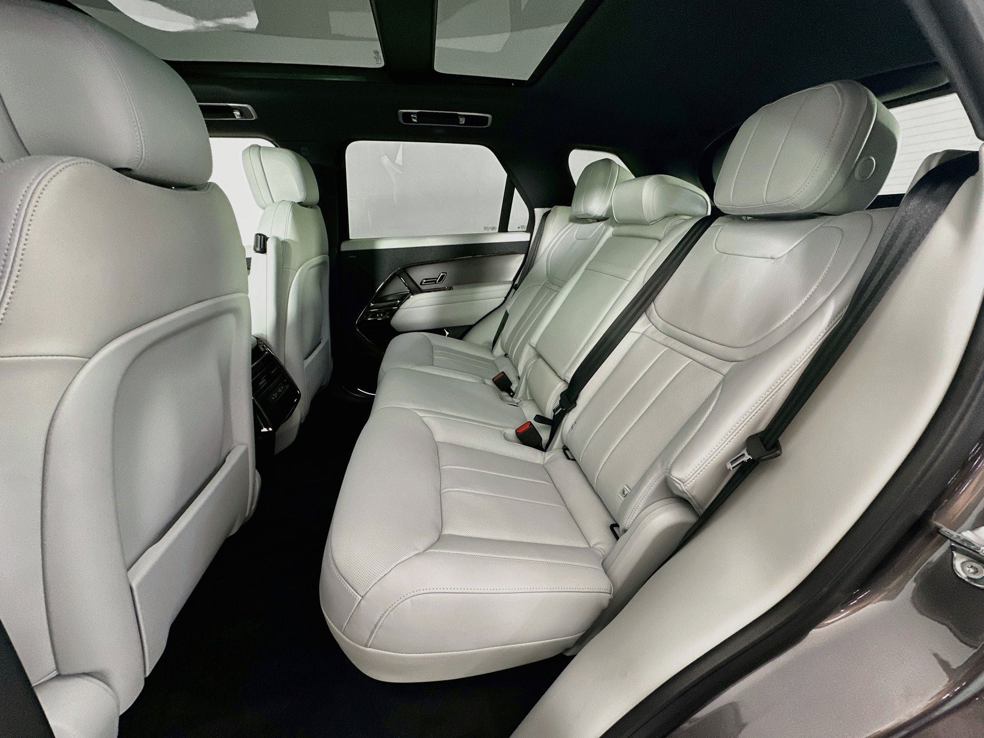 2027 Land Rover Range Rover Sport SE