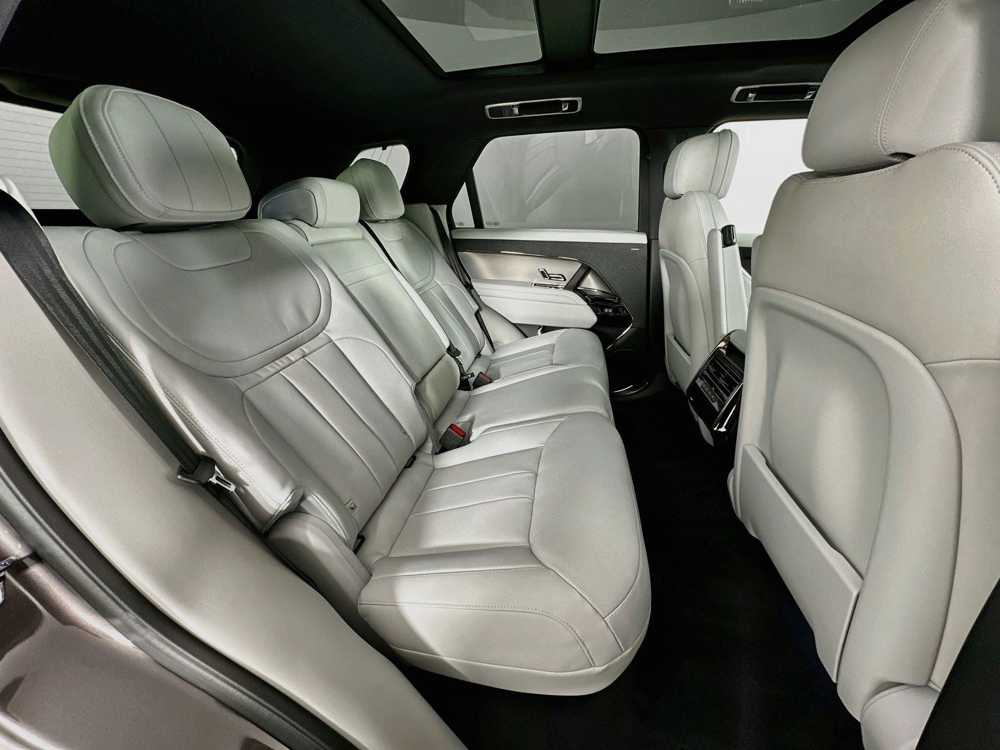 2027 Land Rover Range Rover Sport SE