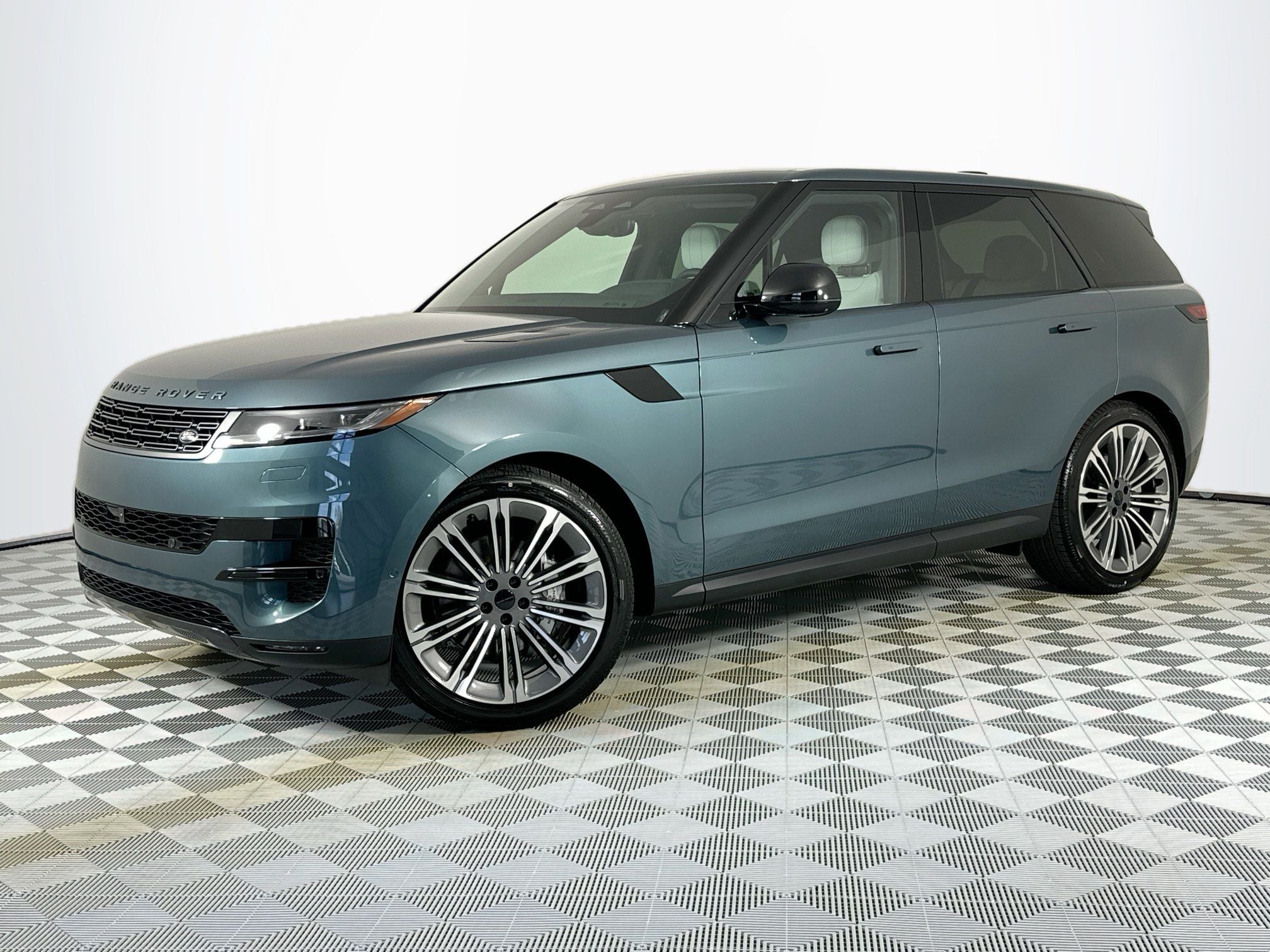 2026 Land Rover Range Rover Sport SE