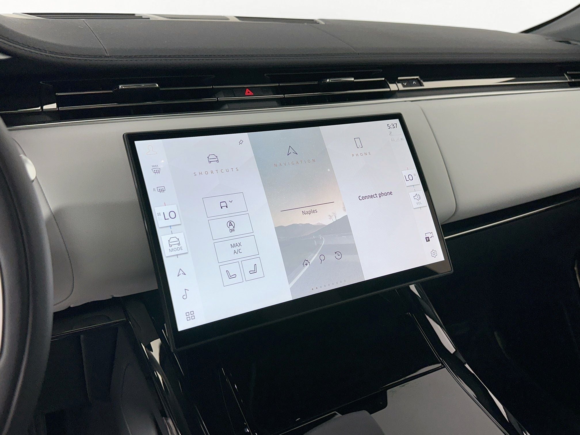 2026 Land Rover Range Rover Sport SE