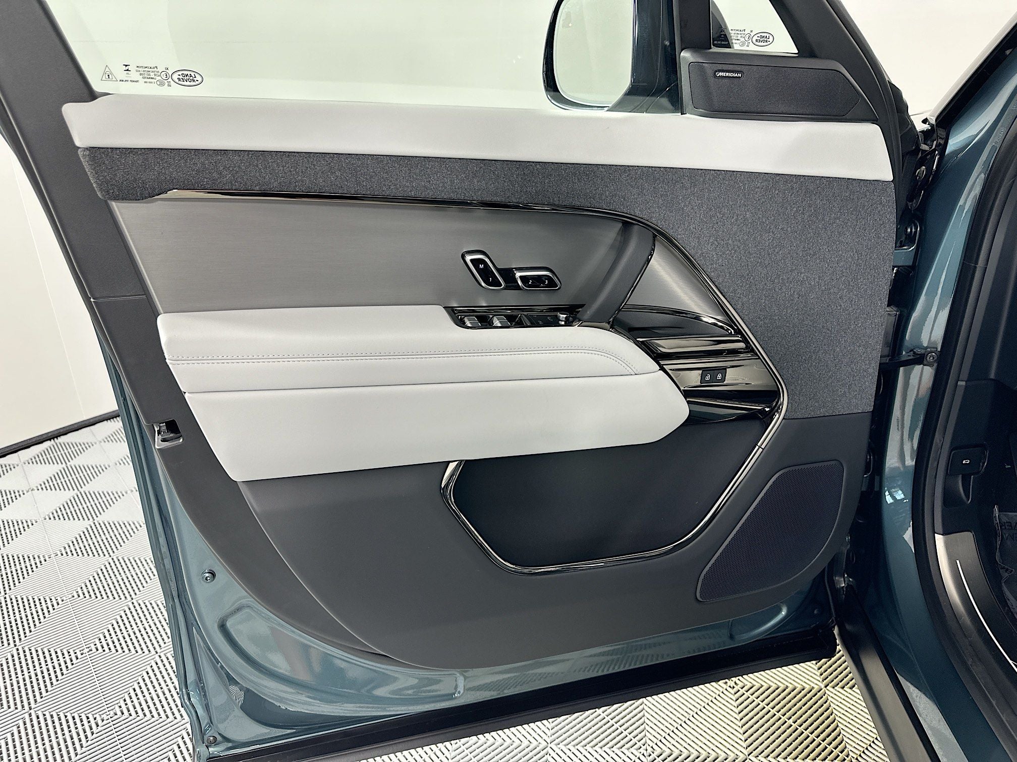 2026 Land Rover Range Rover Sport SE