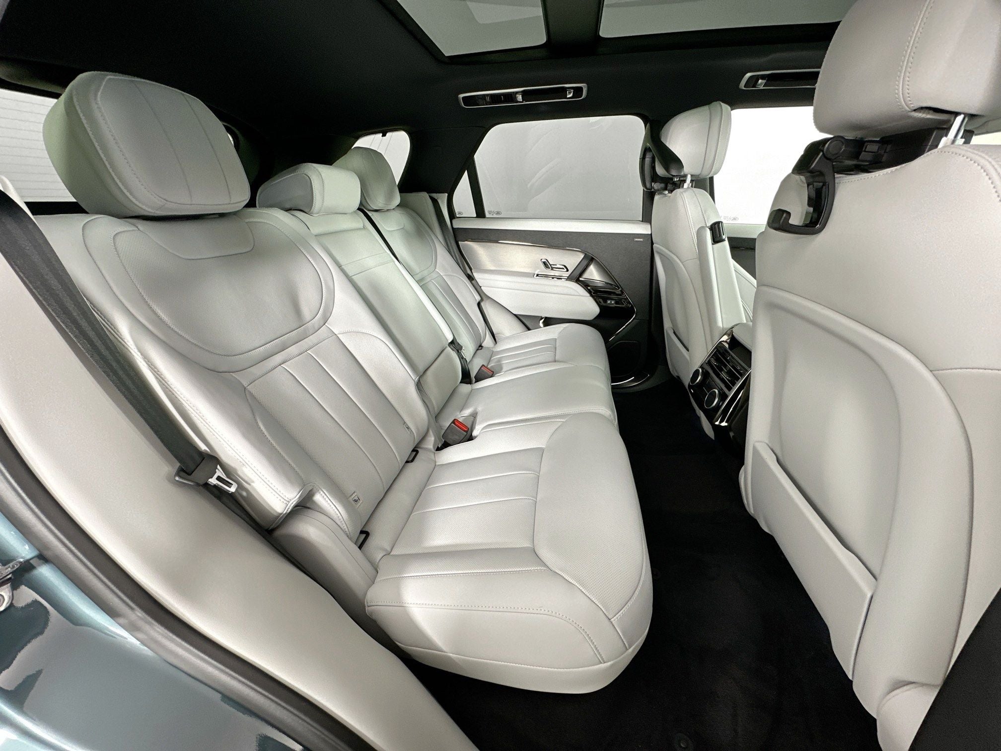 2026 Land Rover Range Rover Sport SE