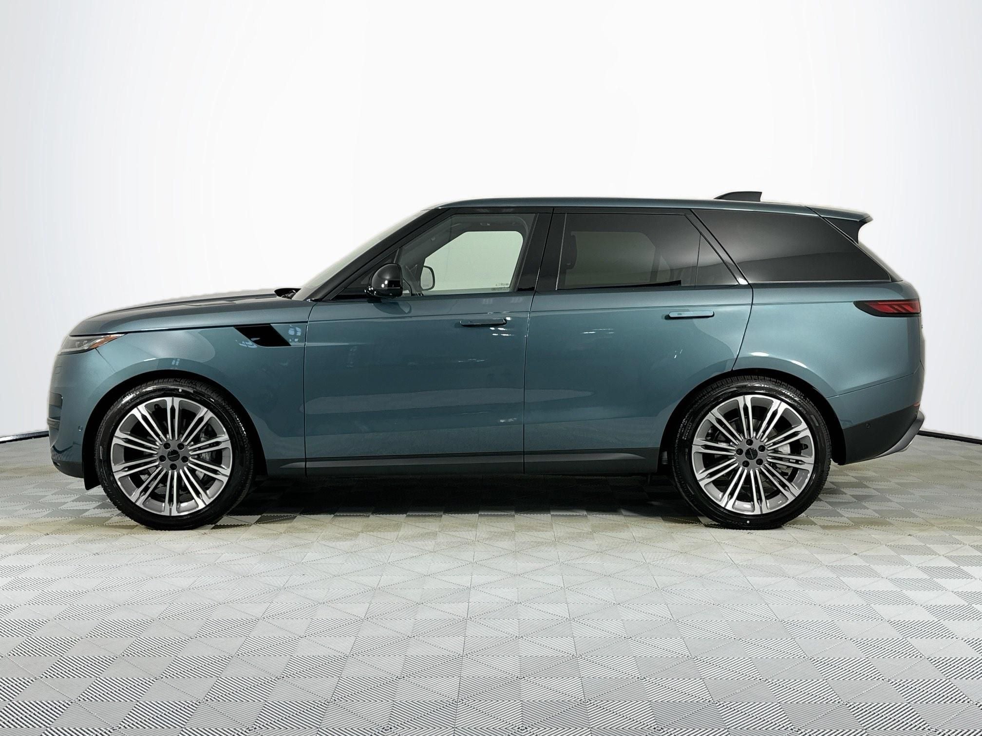 2026 Land Rover Range Rover Sport SE