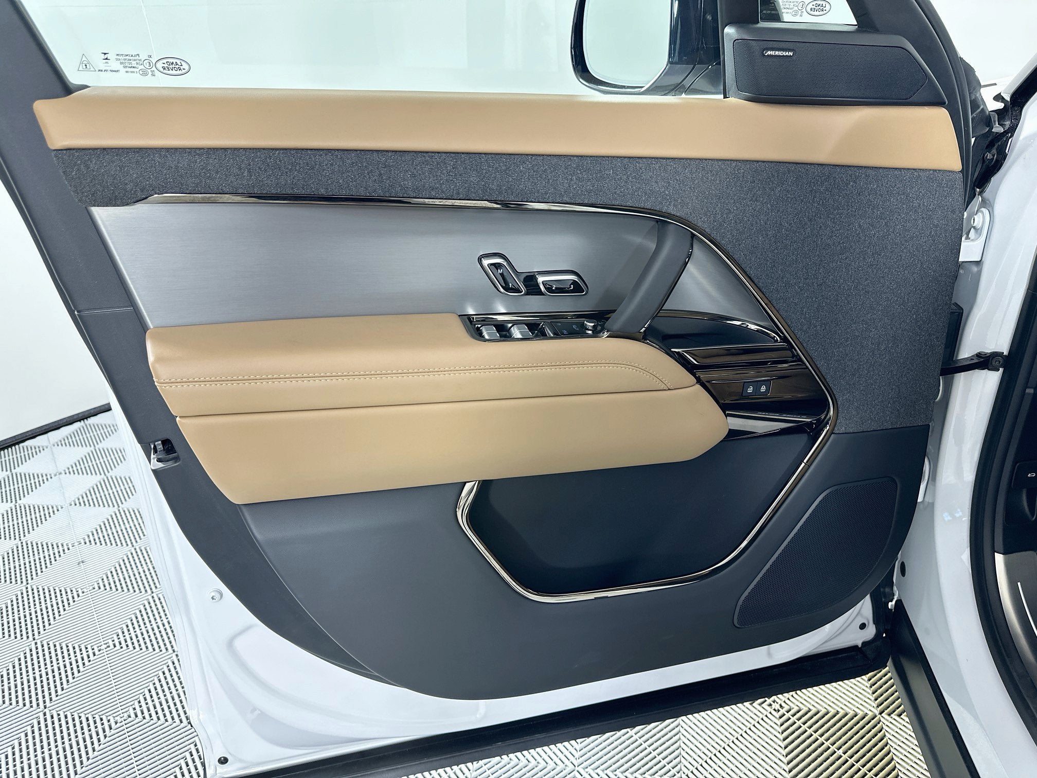 2026 Land Rover Range Rover Sport SE