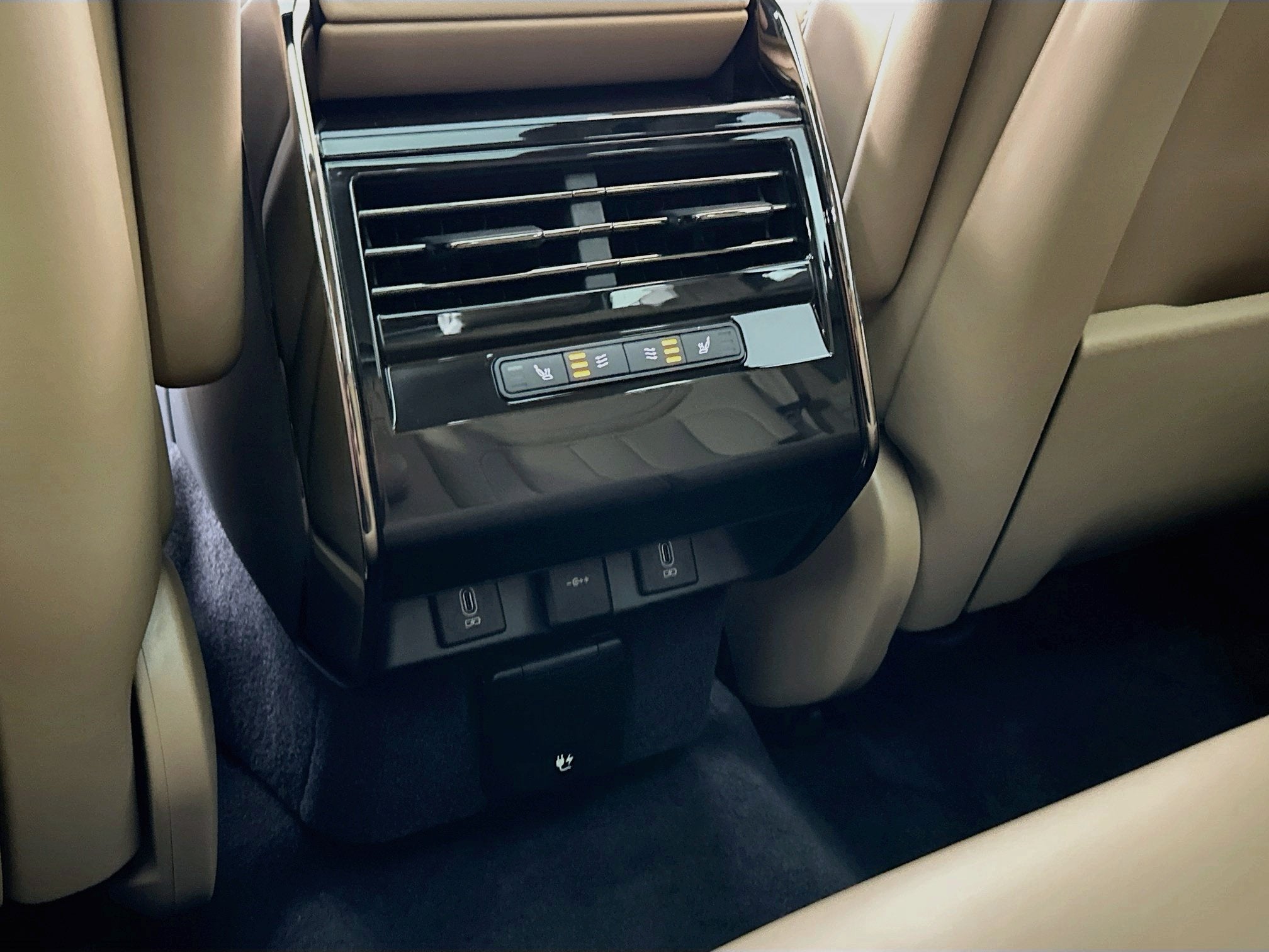 2026 Land Rover Range Rover Sport SE