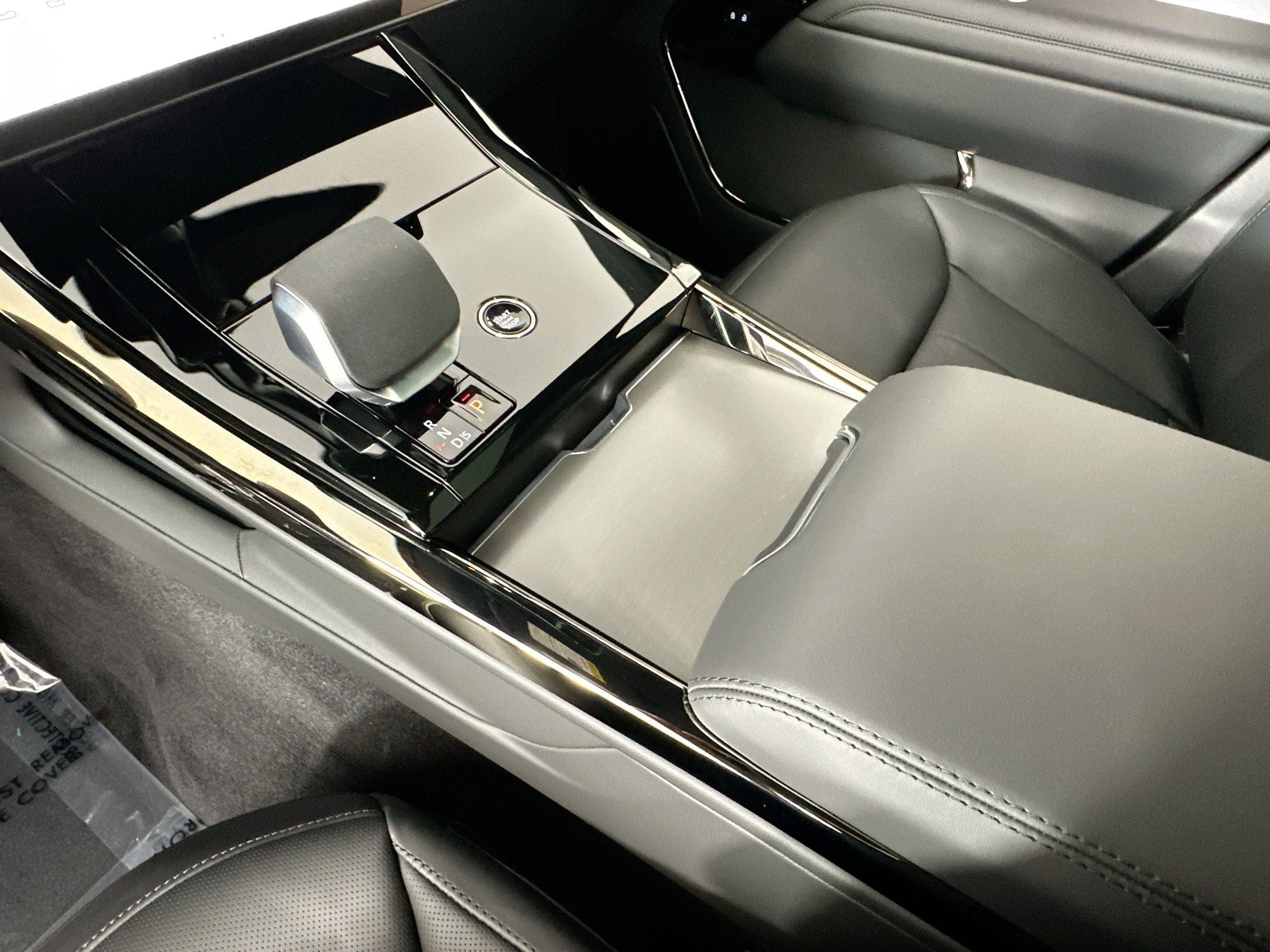2026 Land Rover Range Rover Sport SE