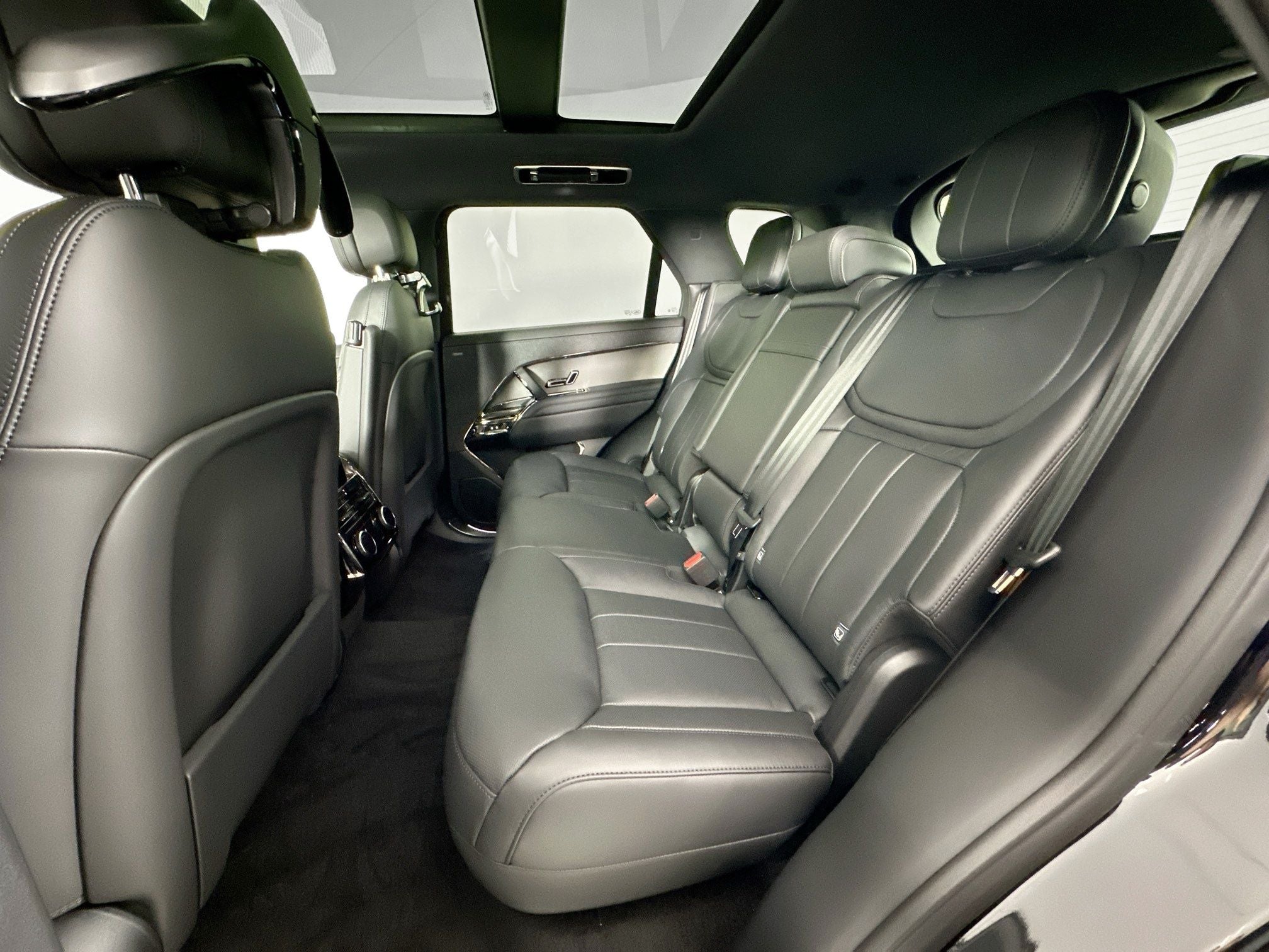 2026 Land Rover Range Rover Sport SE