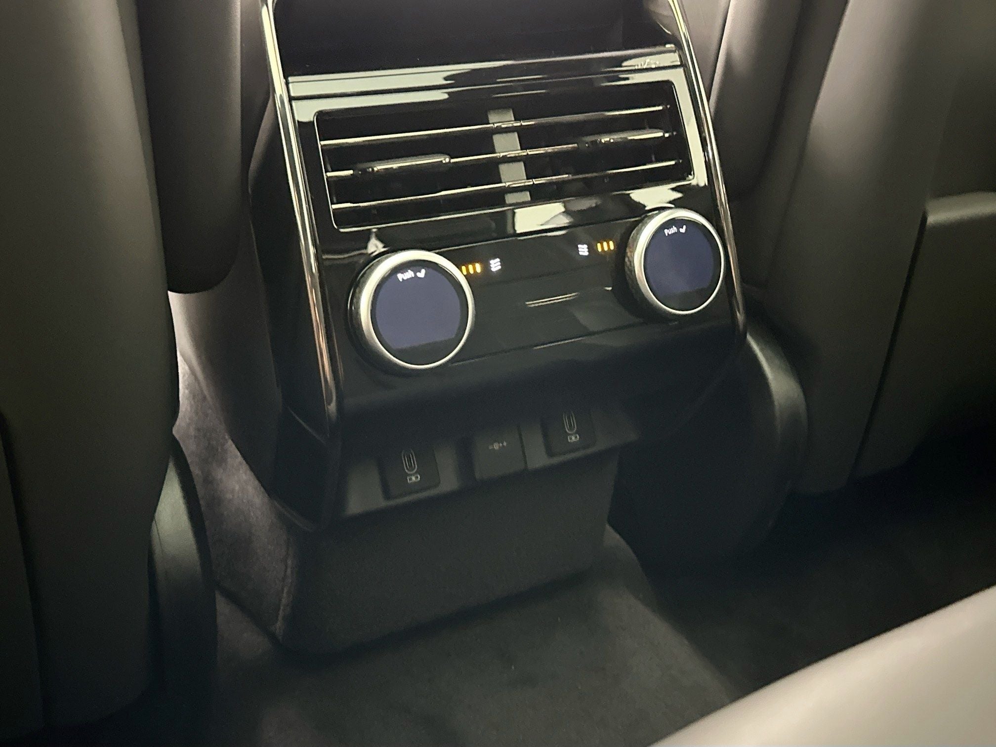 2026 Land Rover Range Rover Sport SE