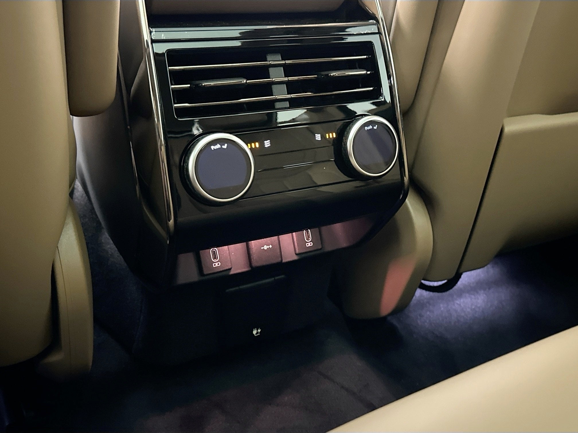 2026 Land Rover Range Rover Sport SE