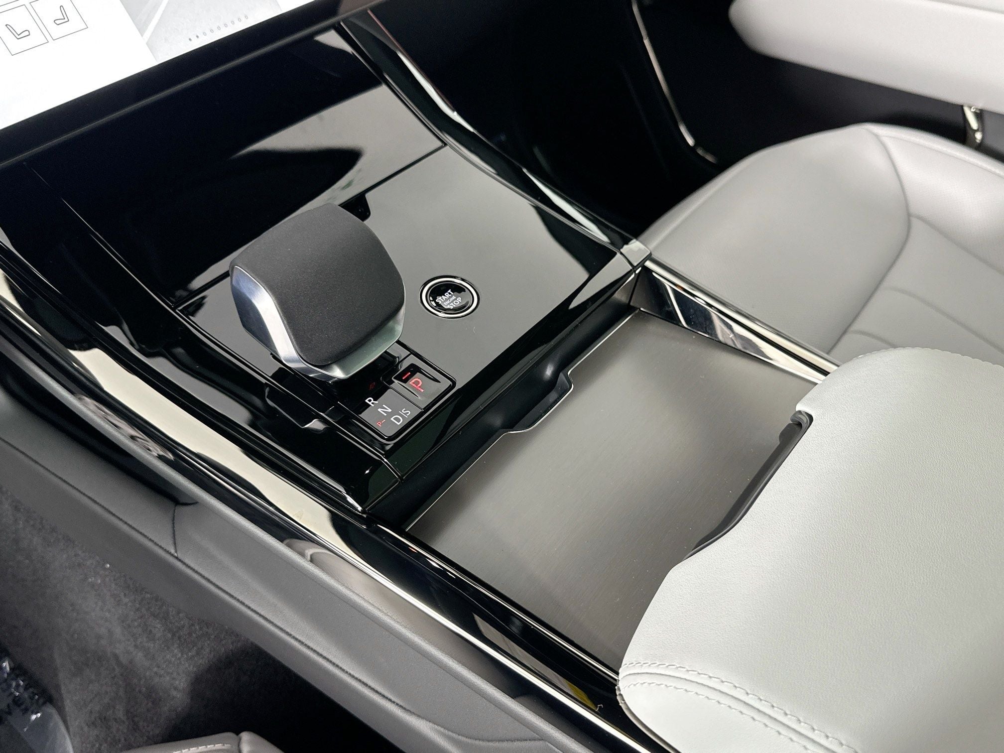 2026 Land Rover Range Rover Sport SE