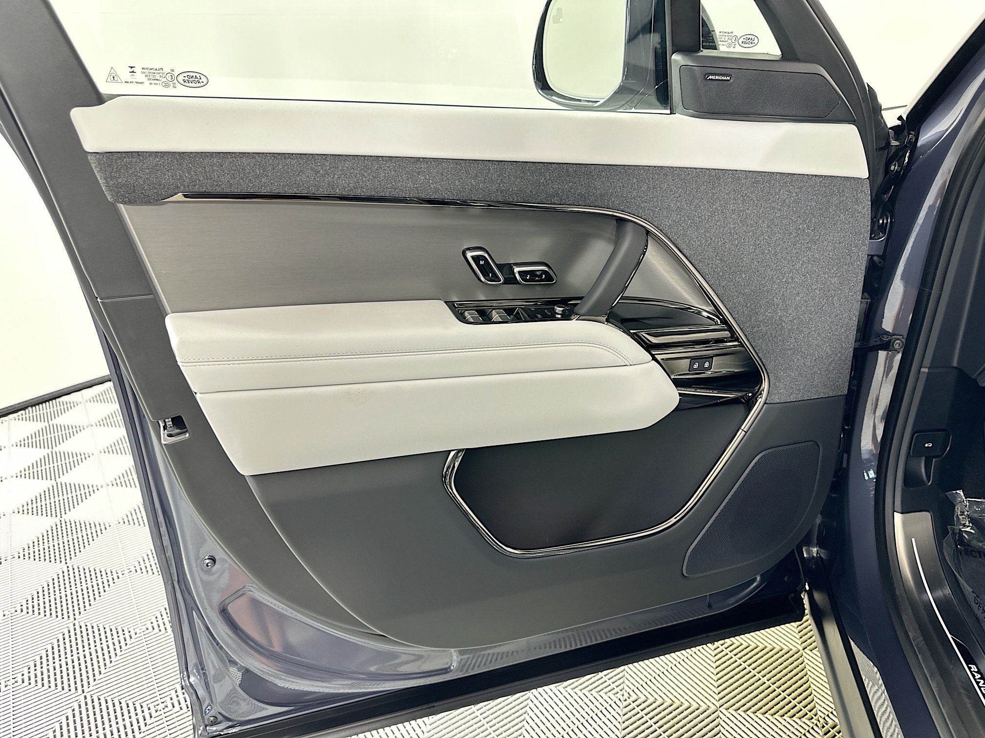 2026 Land Rover Range Rover Sport SE