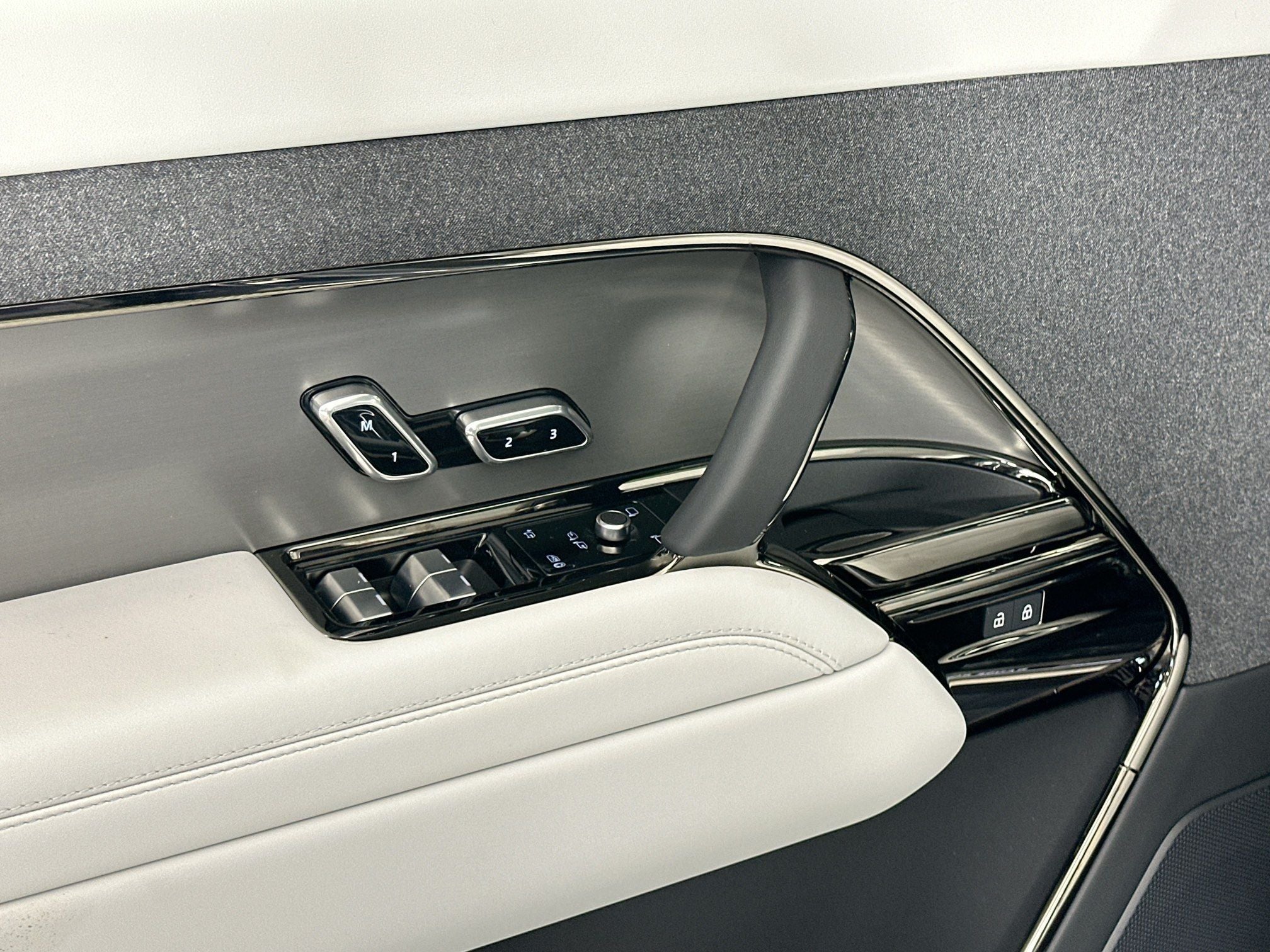 2026 Land Rover Range Rover Sport SE