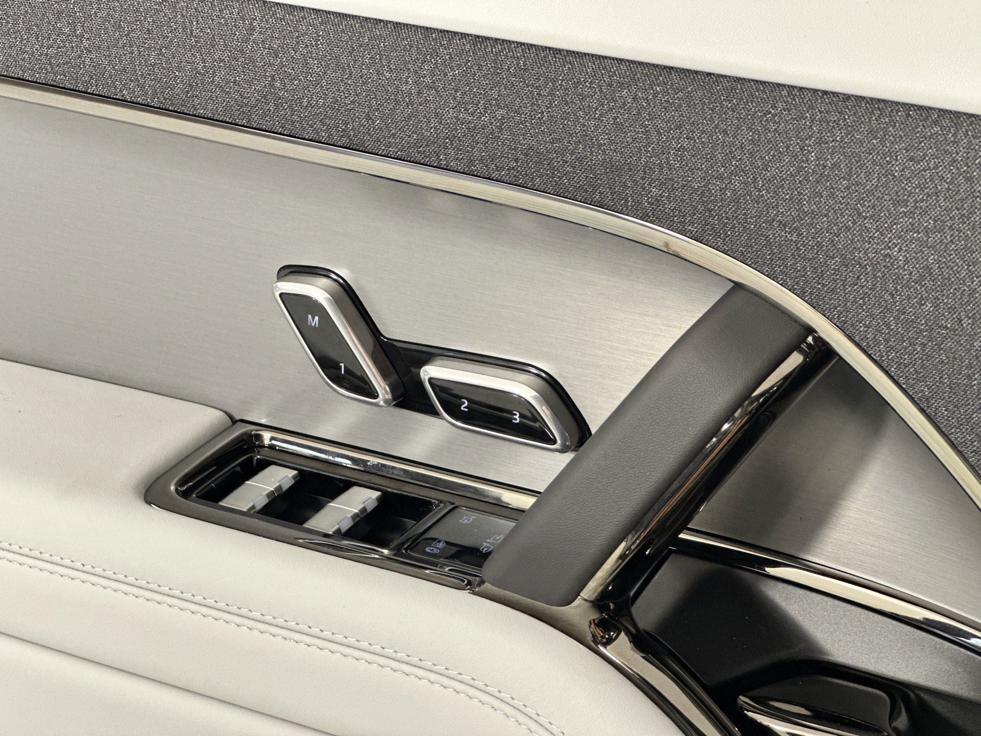 2026 Land Rover Range Rover Sport SE